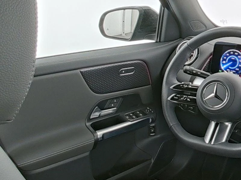 Mercedes-Benz-EQB-image-7