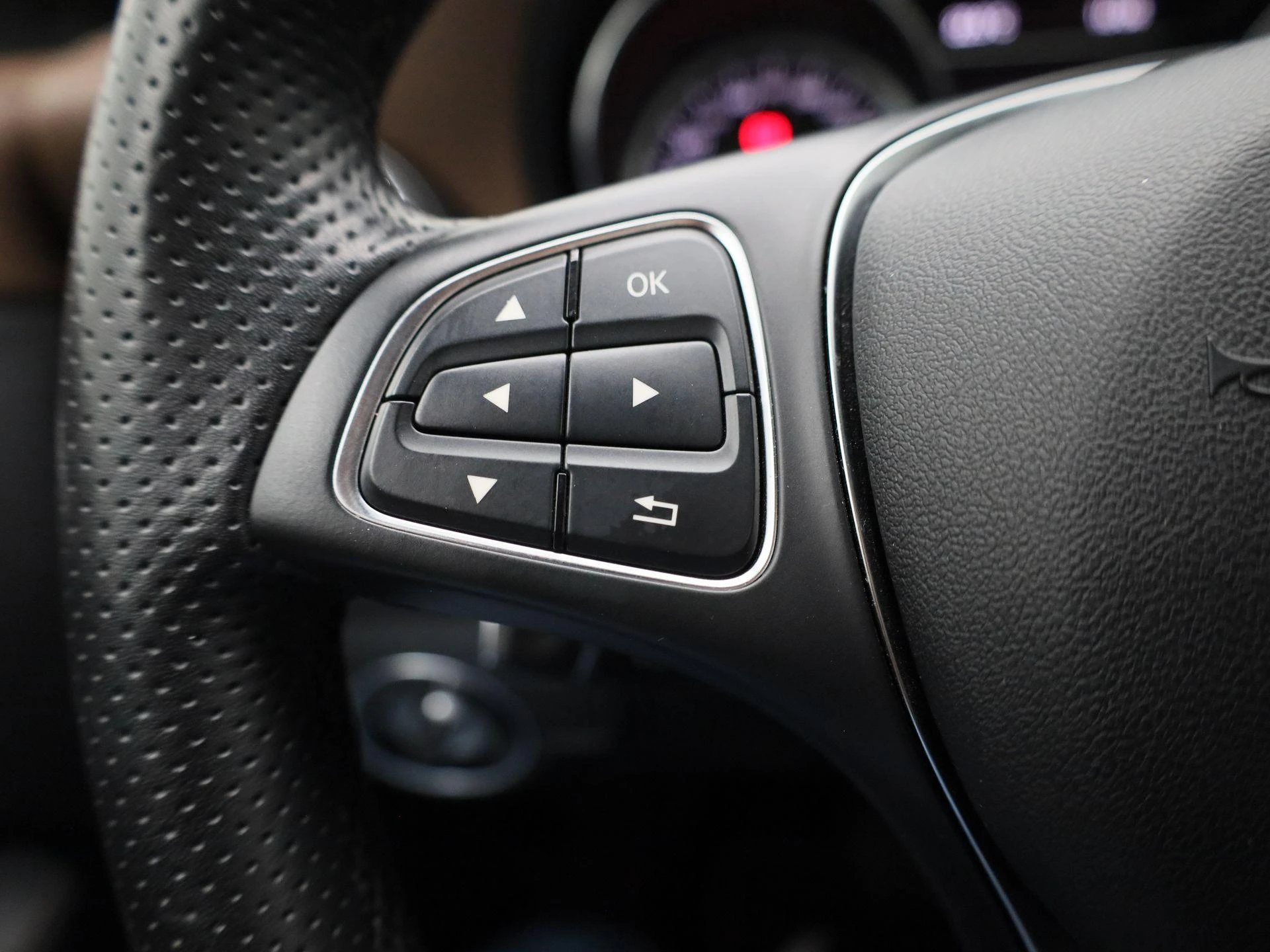 Mercedes-Benz-CLA-image-16