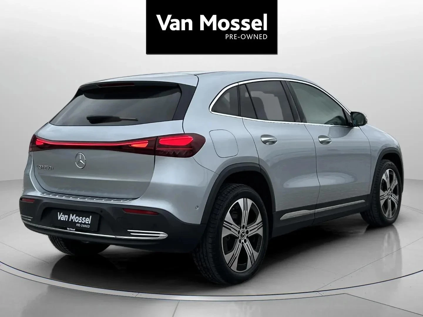 Mercedes-Benz-EQA-image-4