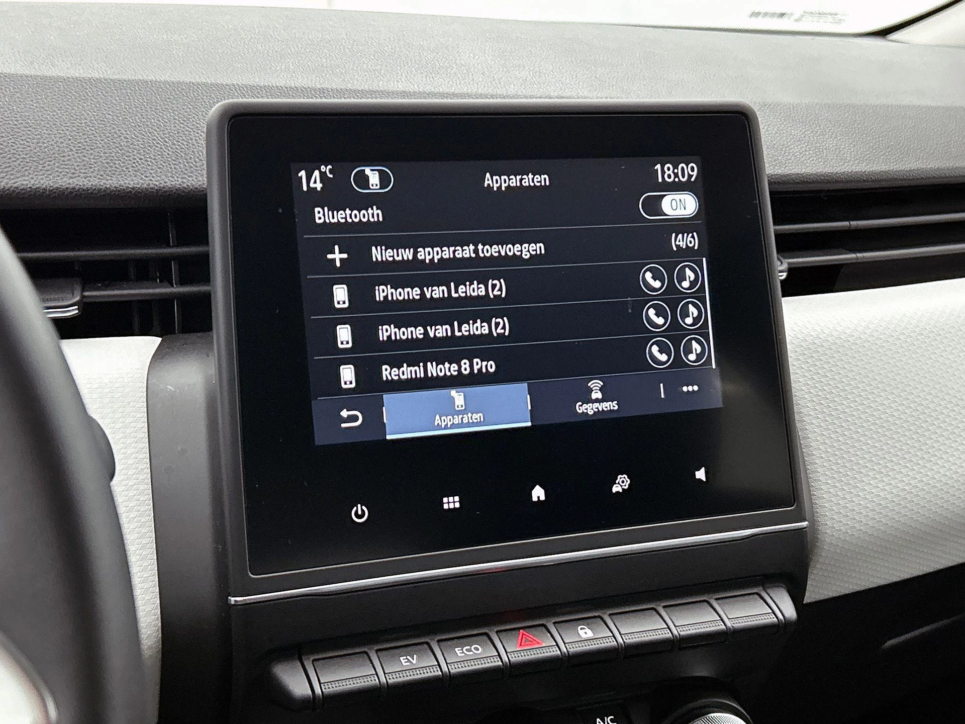 Renault-Clio-image-11