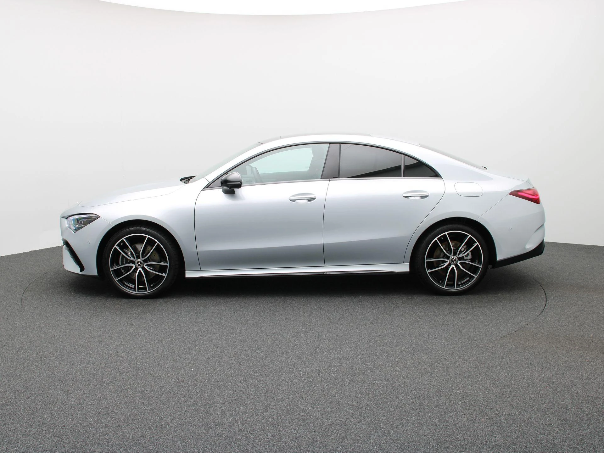 Mercedes-Benz-CLA-image-3
