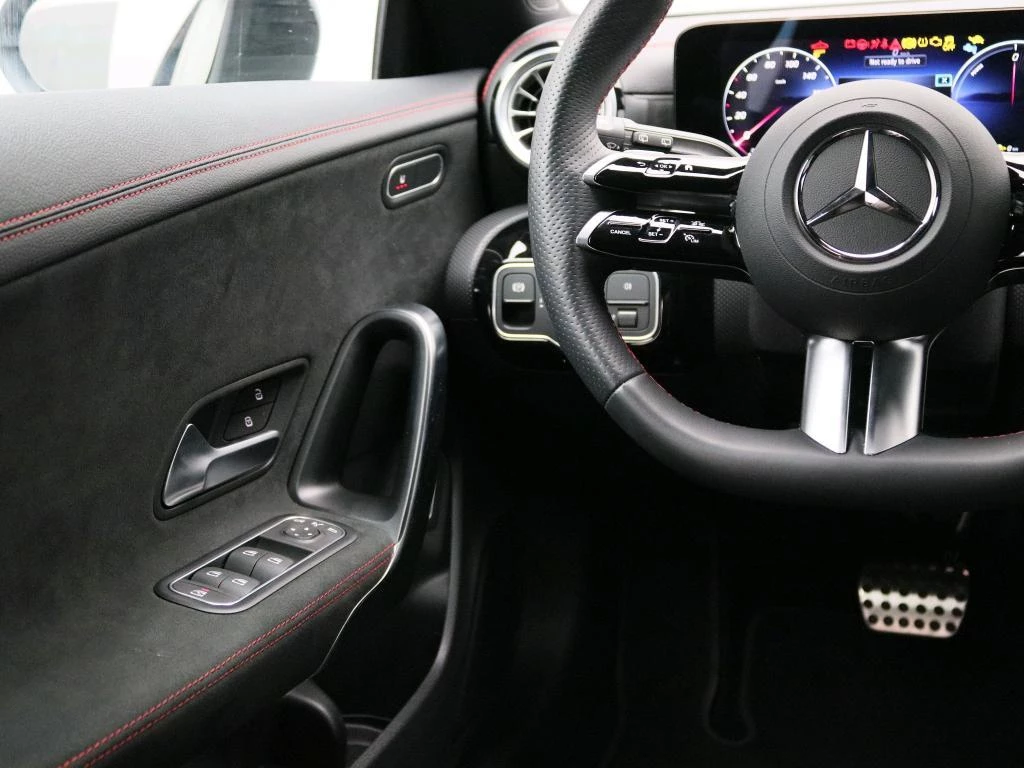 Mercedes-Benz CLA 250e STAR EDITION Shooting Brake + AMG + NIGHTPAKKET + CARPLAY + CAMERA +