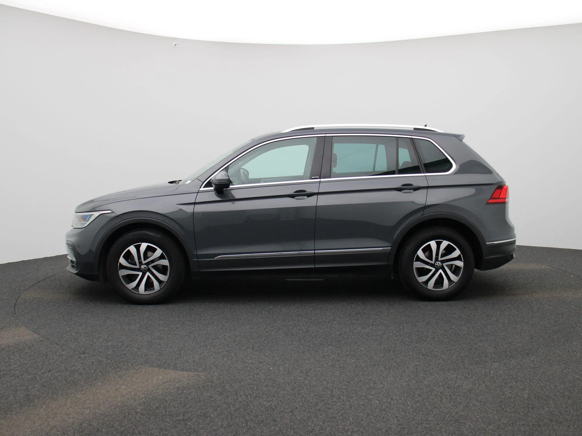 Volkswagen-Tiguan-image-3