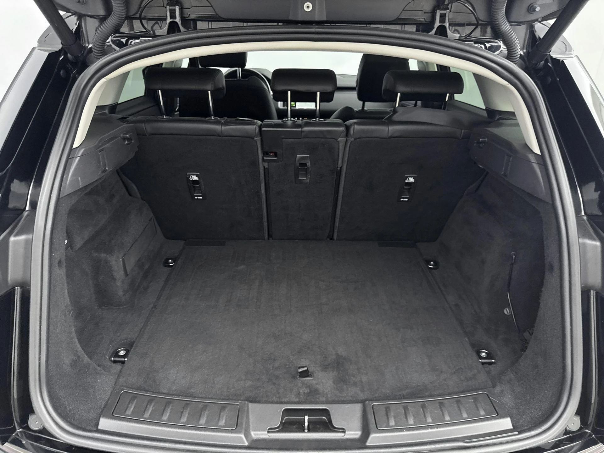 Land Rover-Range Rover Evoque-image-23
