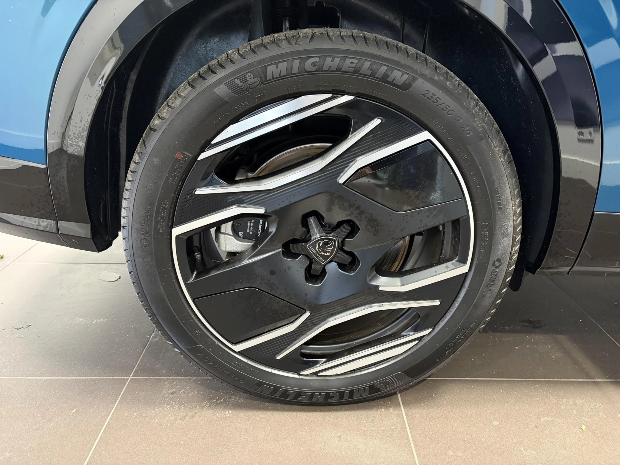 Peugeot-e-5008-image-2