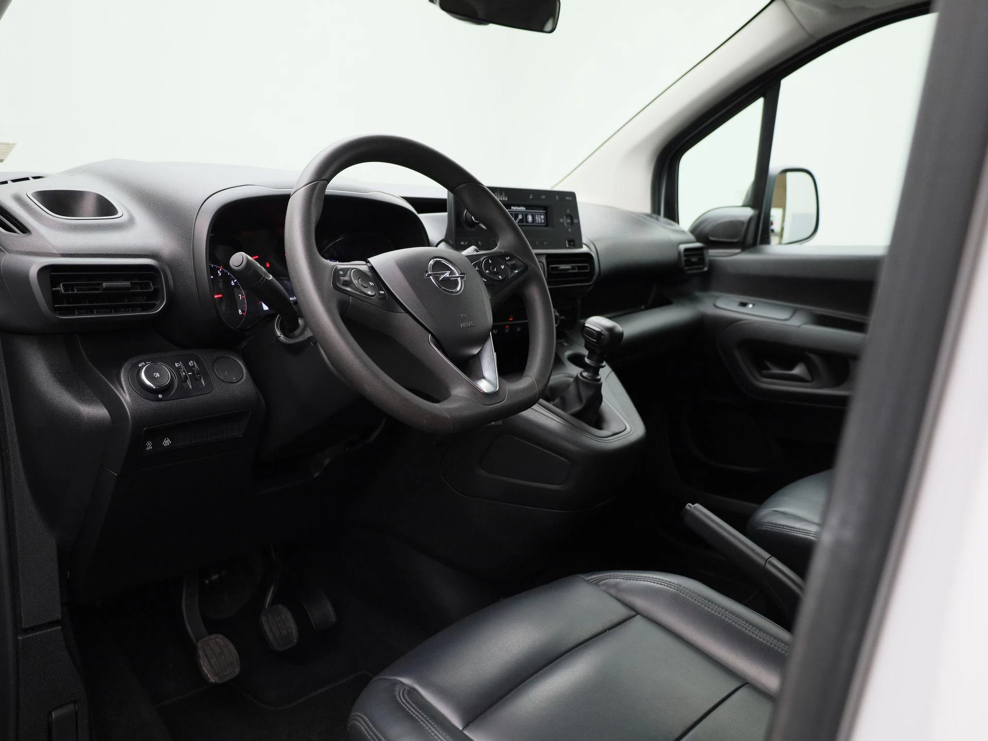 Opel-Combo Life-image-24