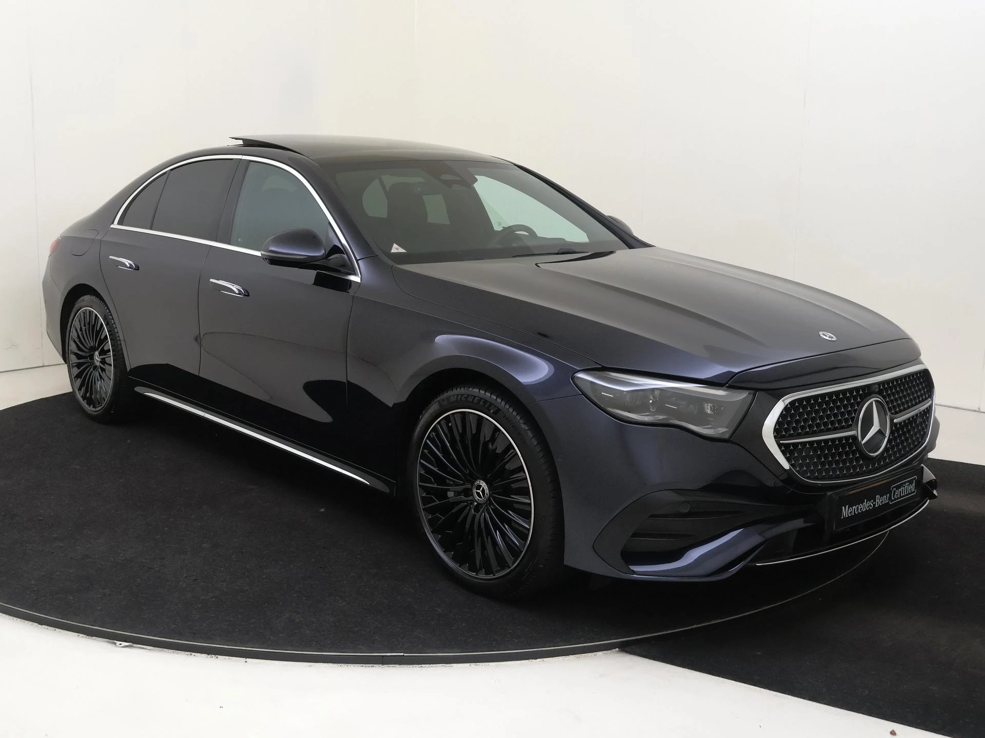 Mercedes-Benz-E-Klasse-image-1