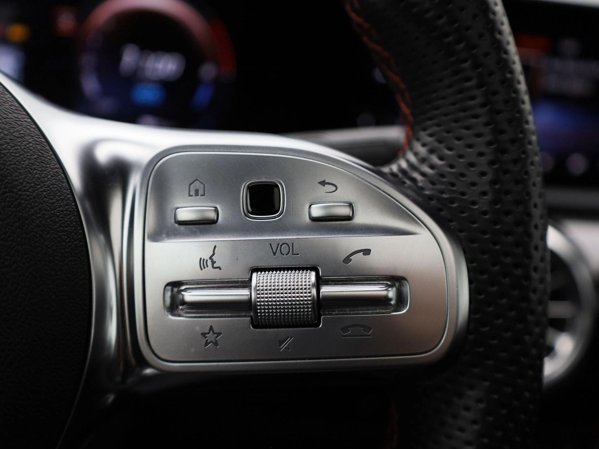 Mercedes-Benz-CLA-image-20