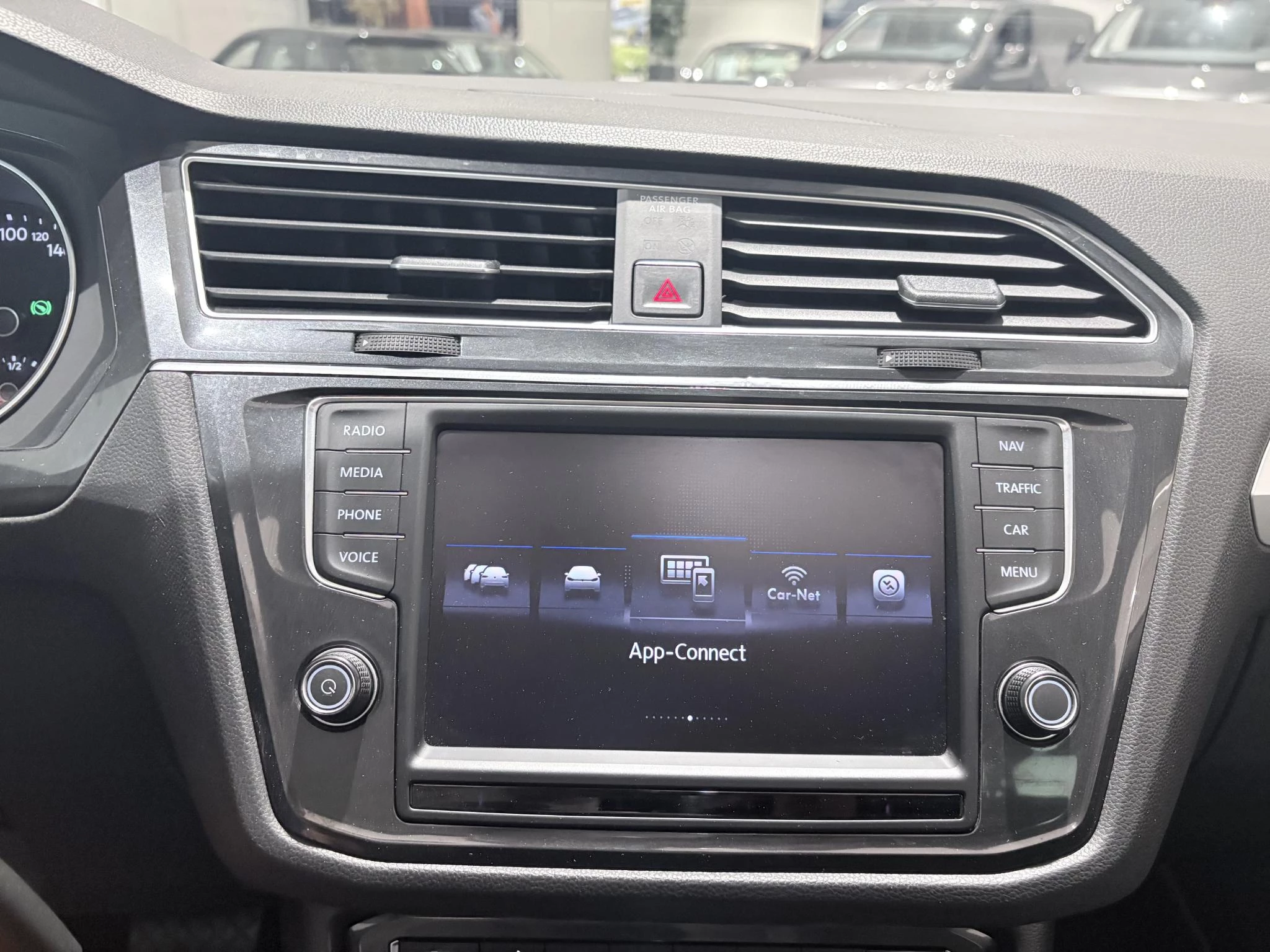 Volkswagen-Tiguan-image-25