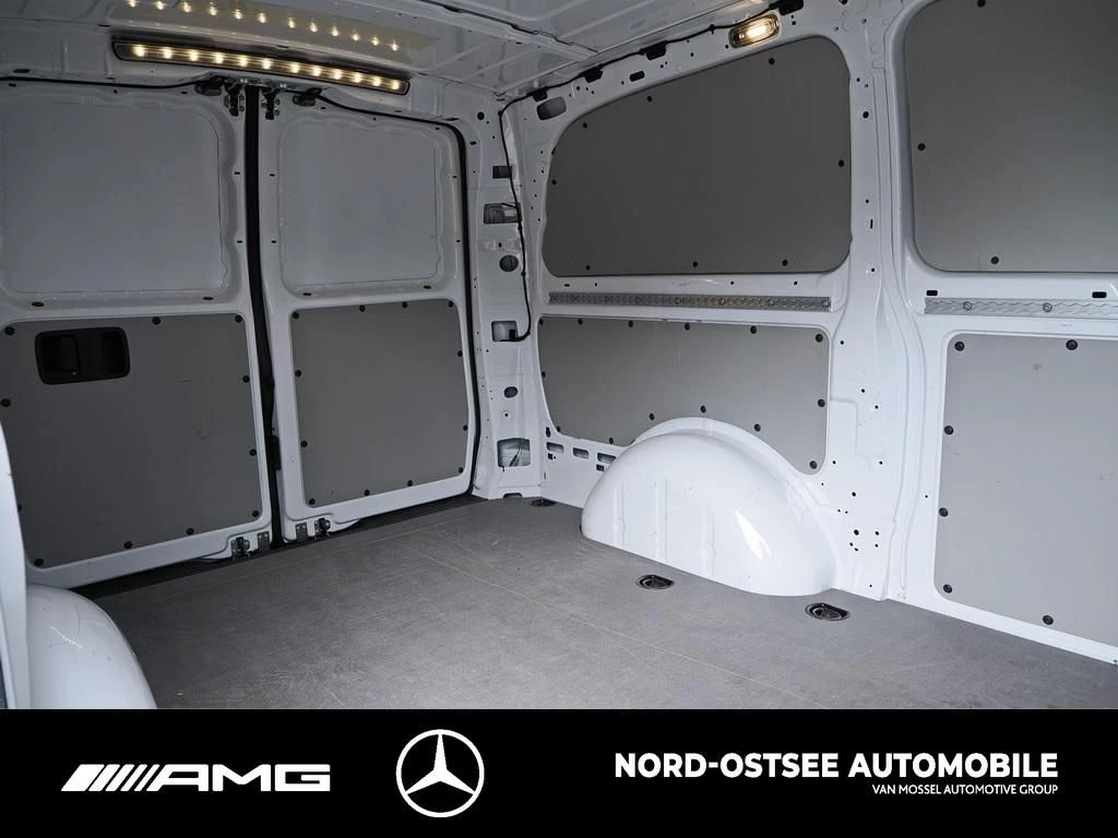 Mercedes-Benz-Vito-image-11