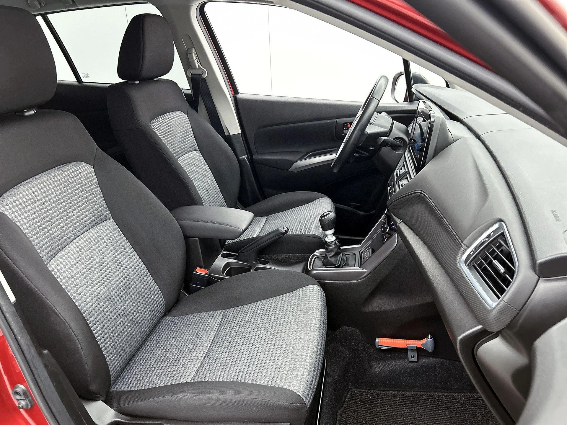 Suzuki-S-Cross-image-37