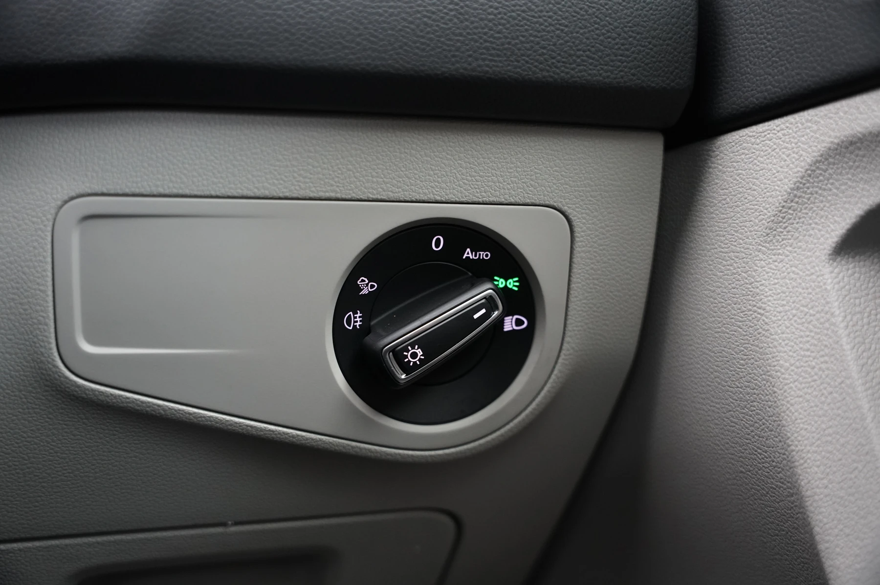 Volkswagen-Tiguan-image-19