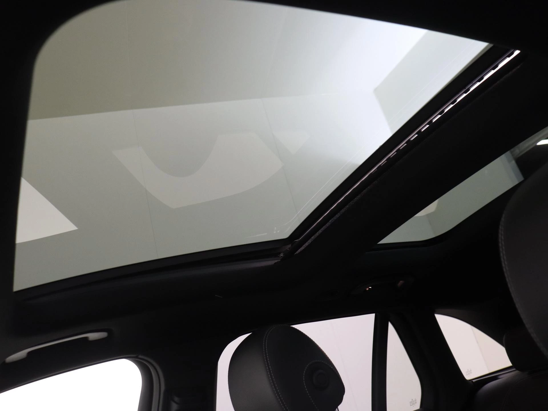 Mercedes-Benz-GLC-image-31