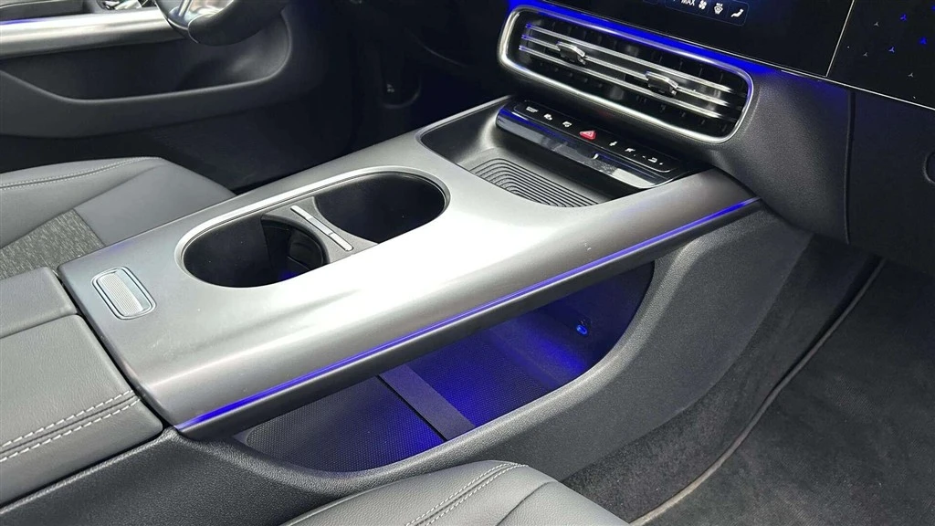 Mercedes-Benz-CLA-image-21