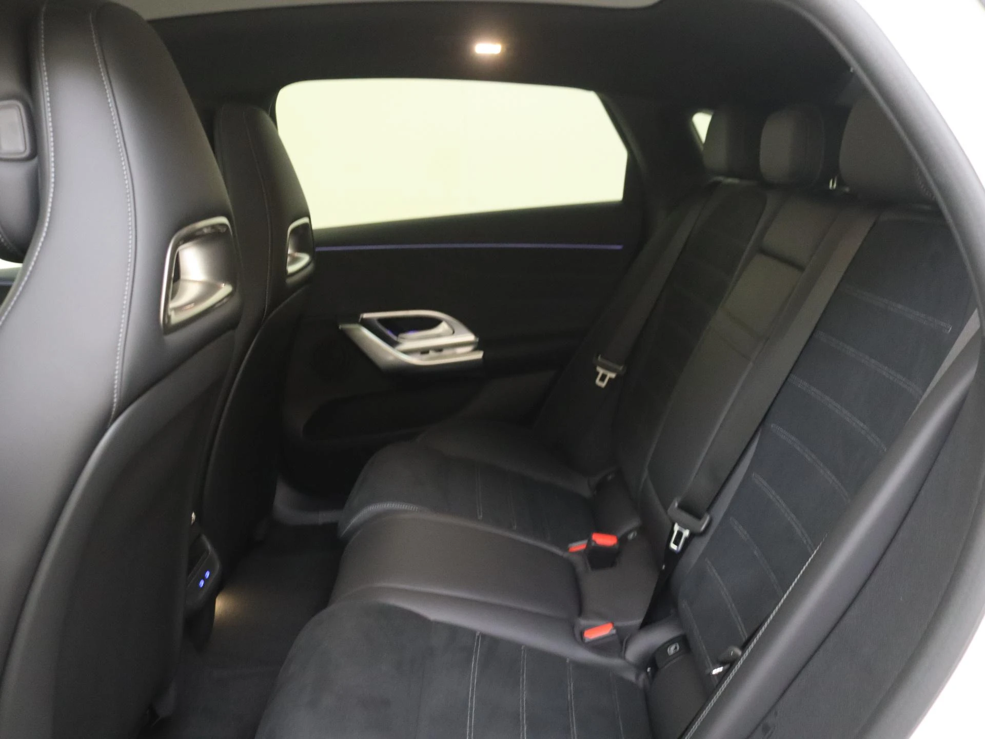 Mercedes-Benz-C-Klasse-image-15