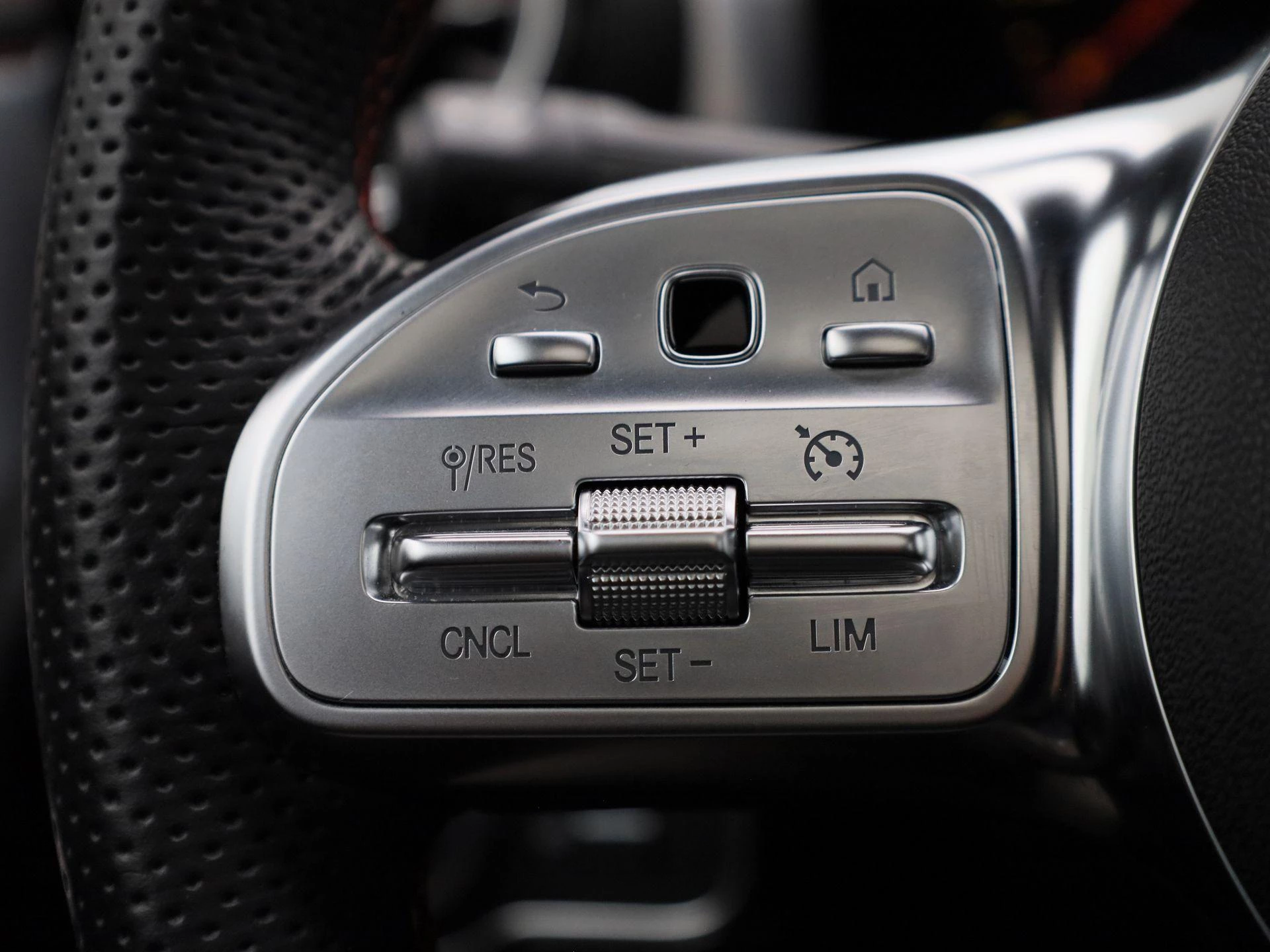 Mercedes-Benz-CLA-image-17