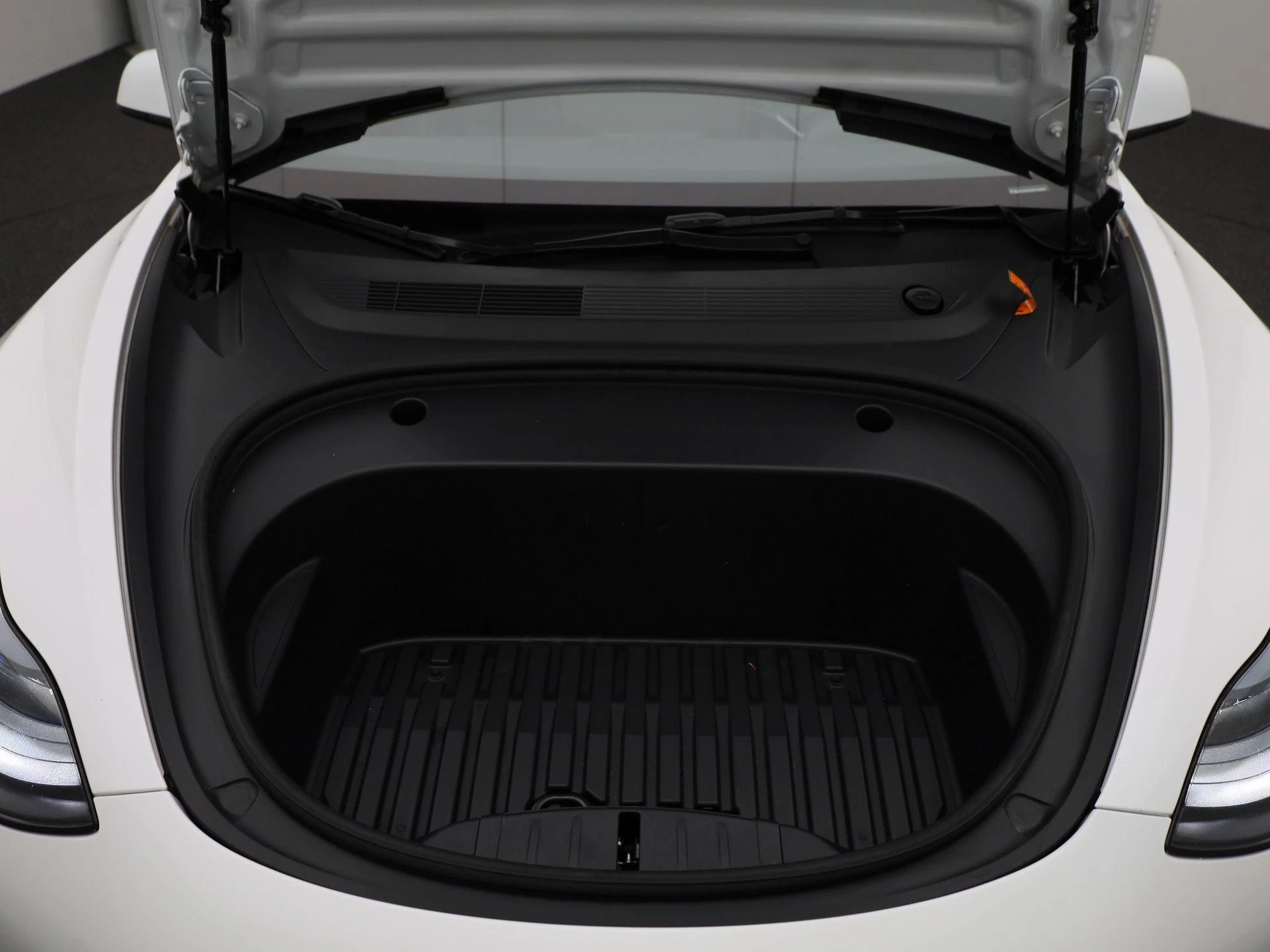 Tesla-Model 3-image-39