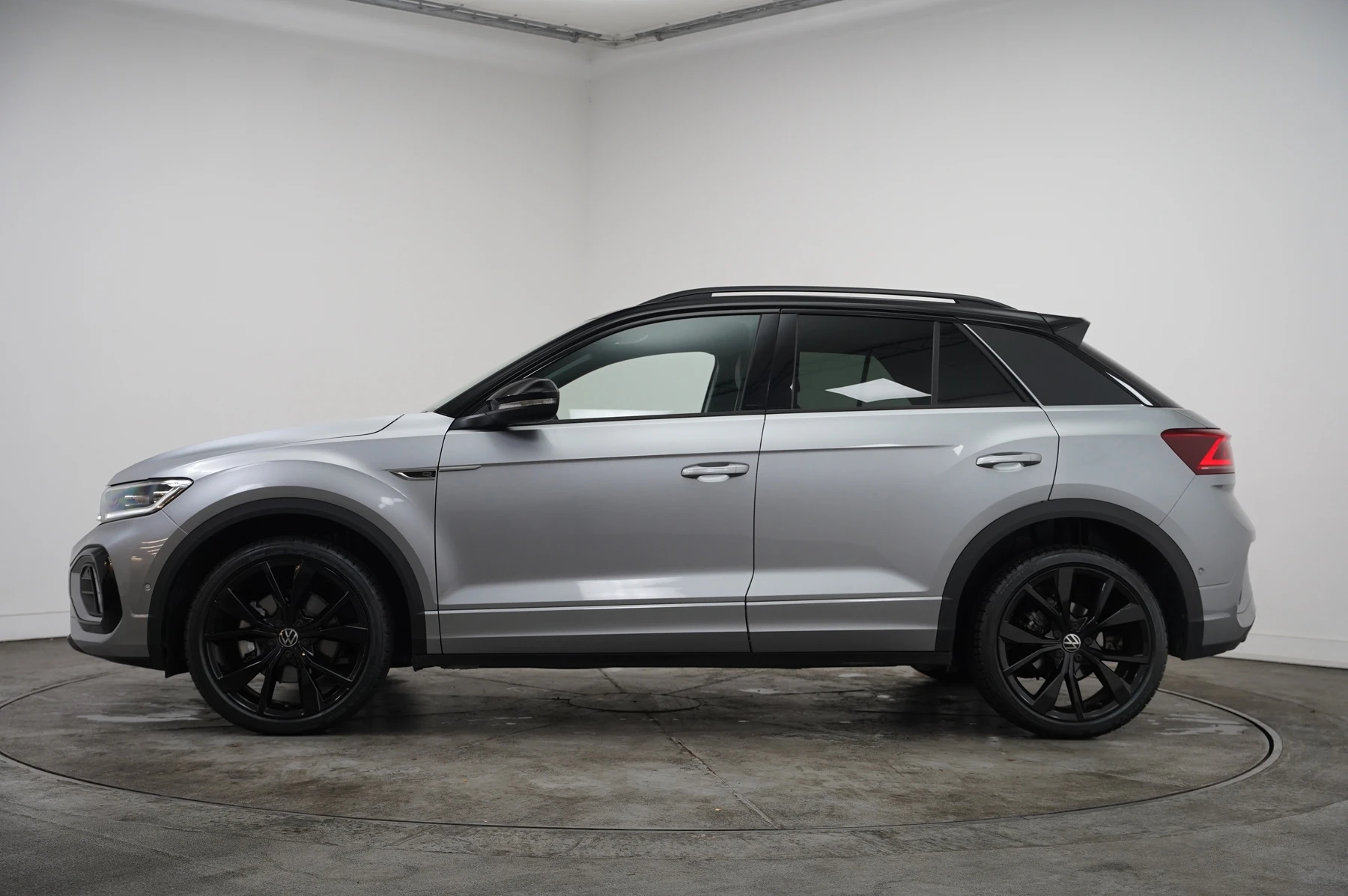 Volkswagen-T-Roc-image-17