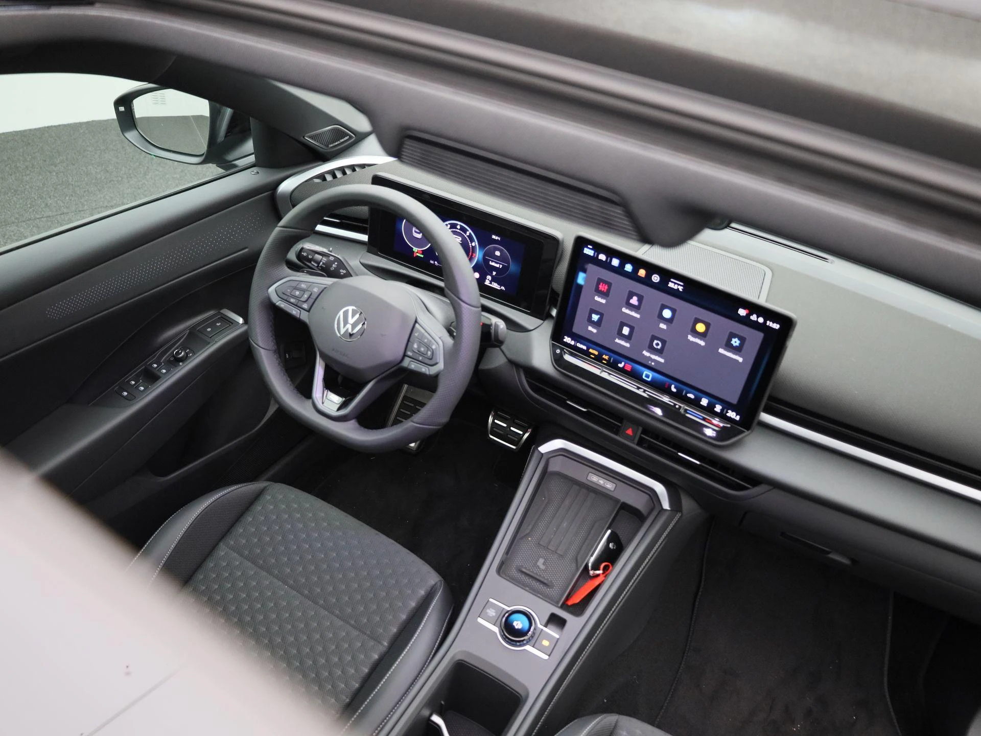 Volkswagen-T-Roc-image-41
