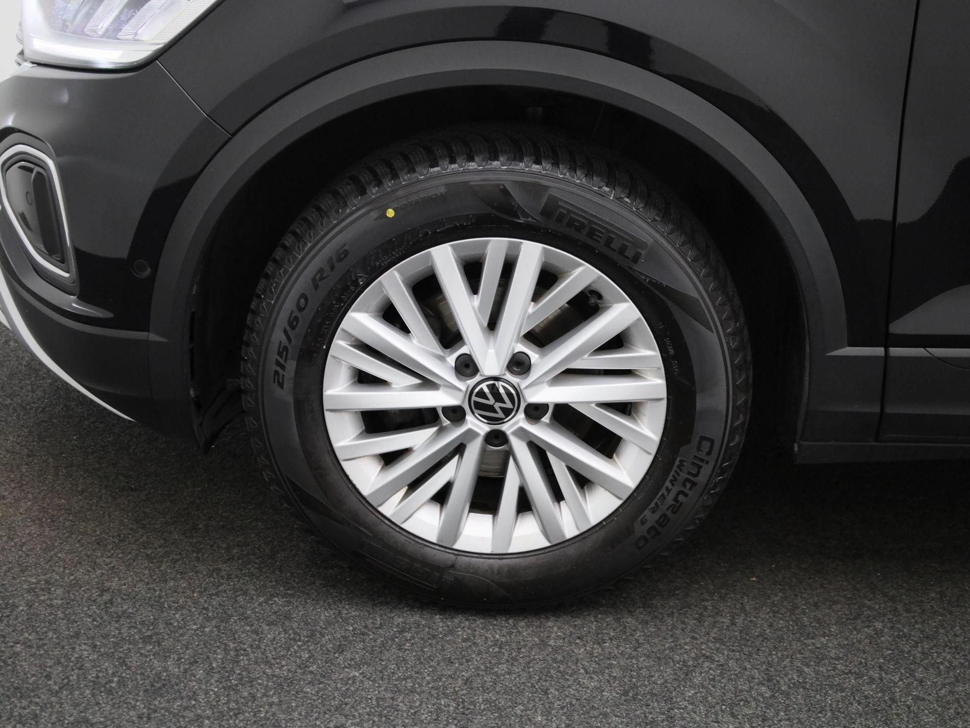 Volkswagen-T-Roc-image-10