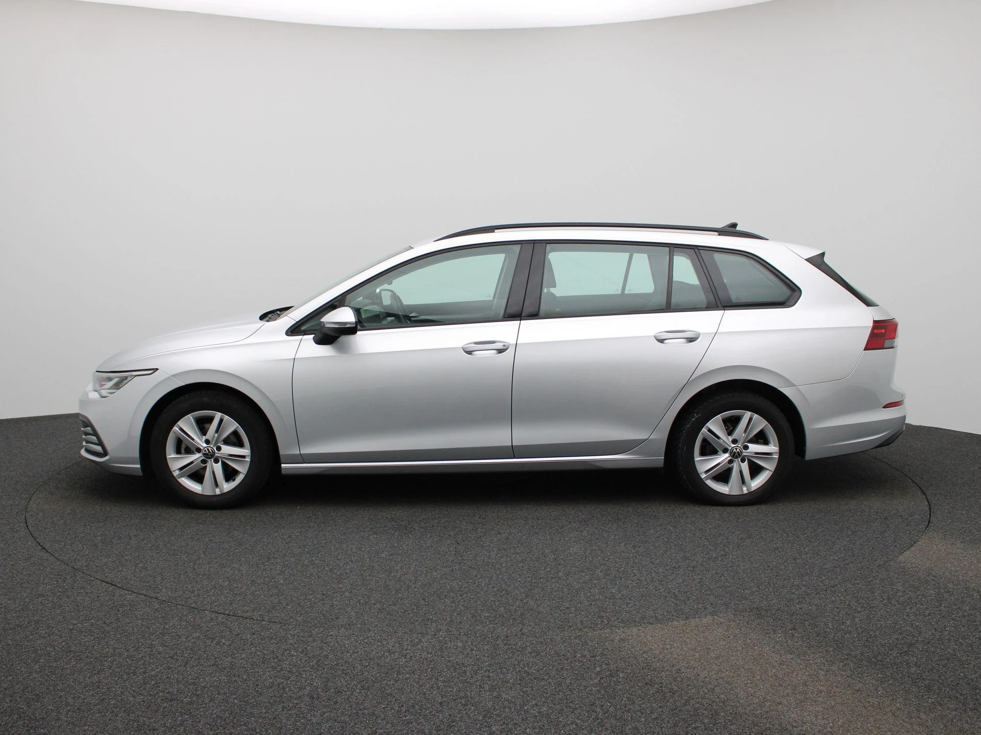 Volkswagen-Golf-image-4