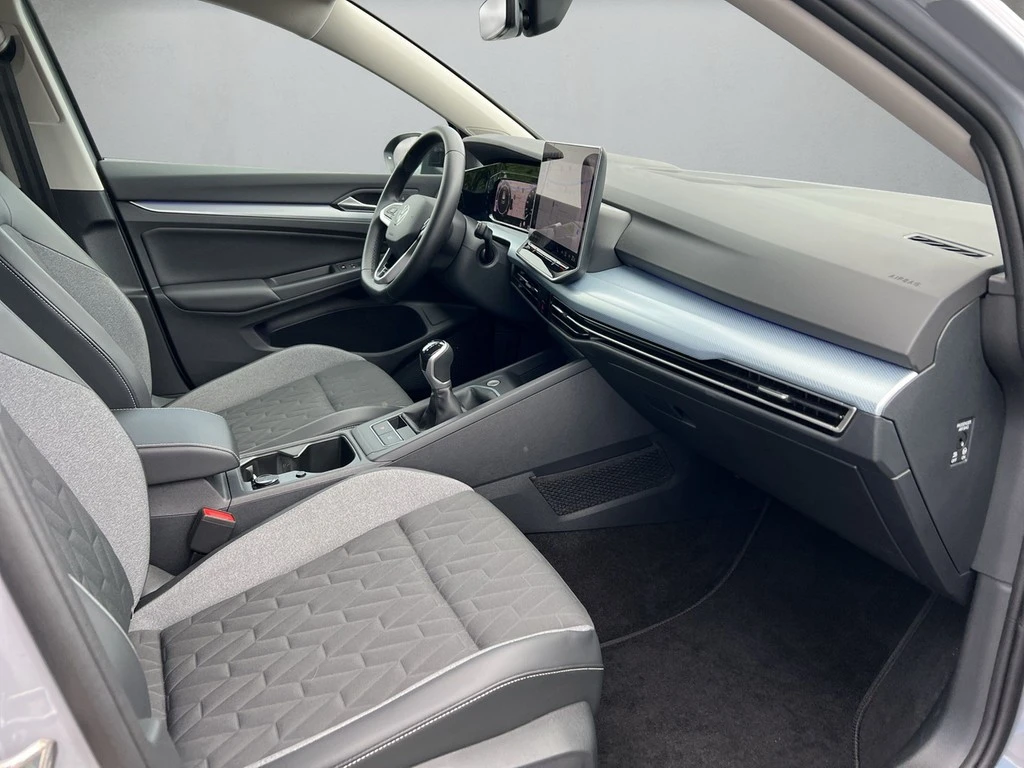 Volkswagen-Golf-image-12