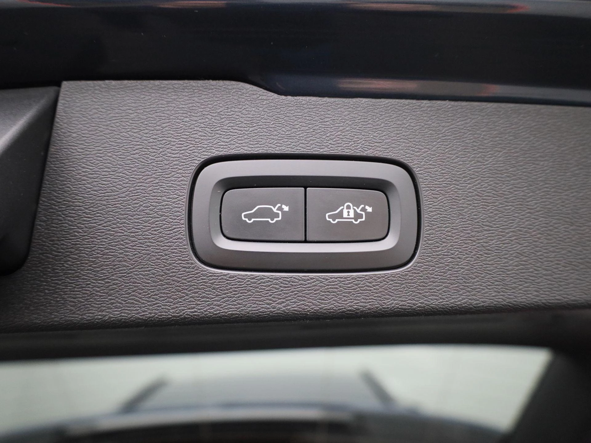 Volvo V60 B3 DCT Momentum Pro