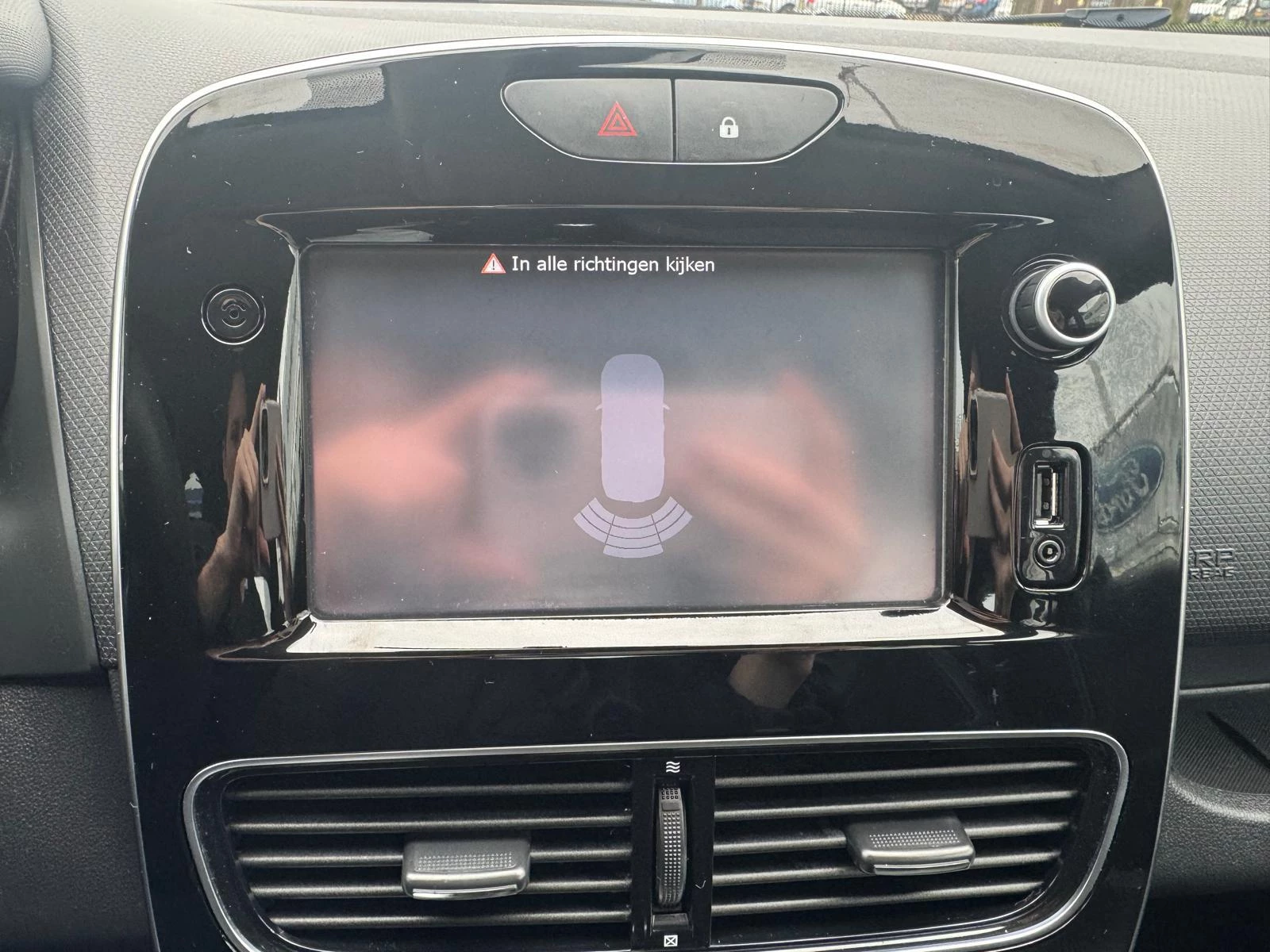 Renault-Clio-image-10