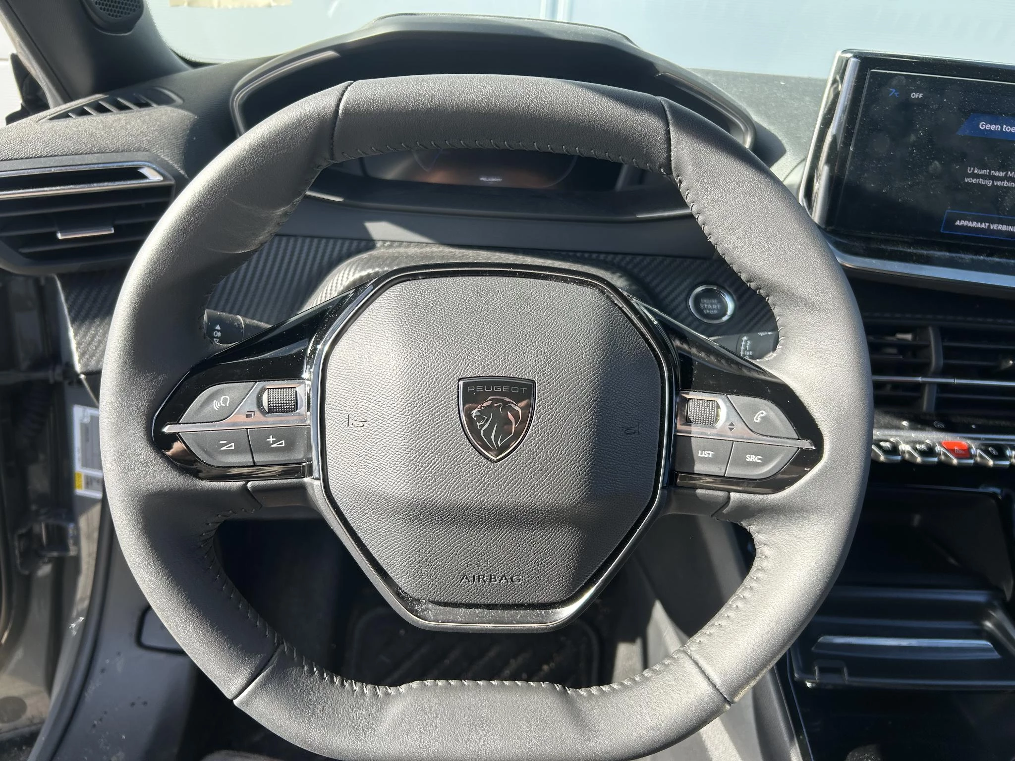 Peugeot-e-2008-image-11