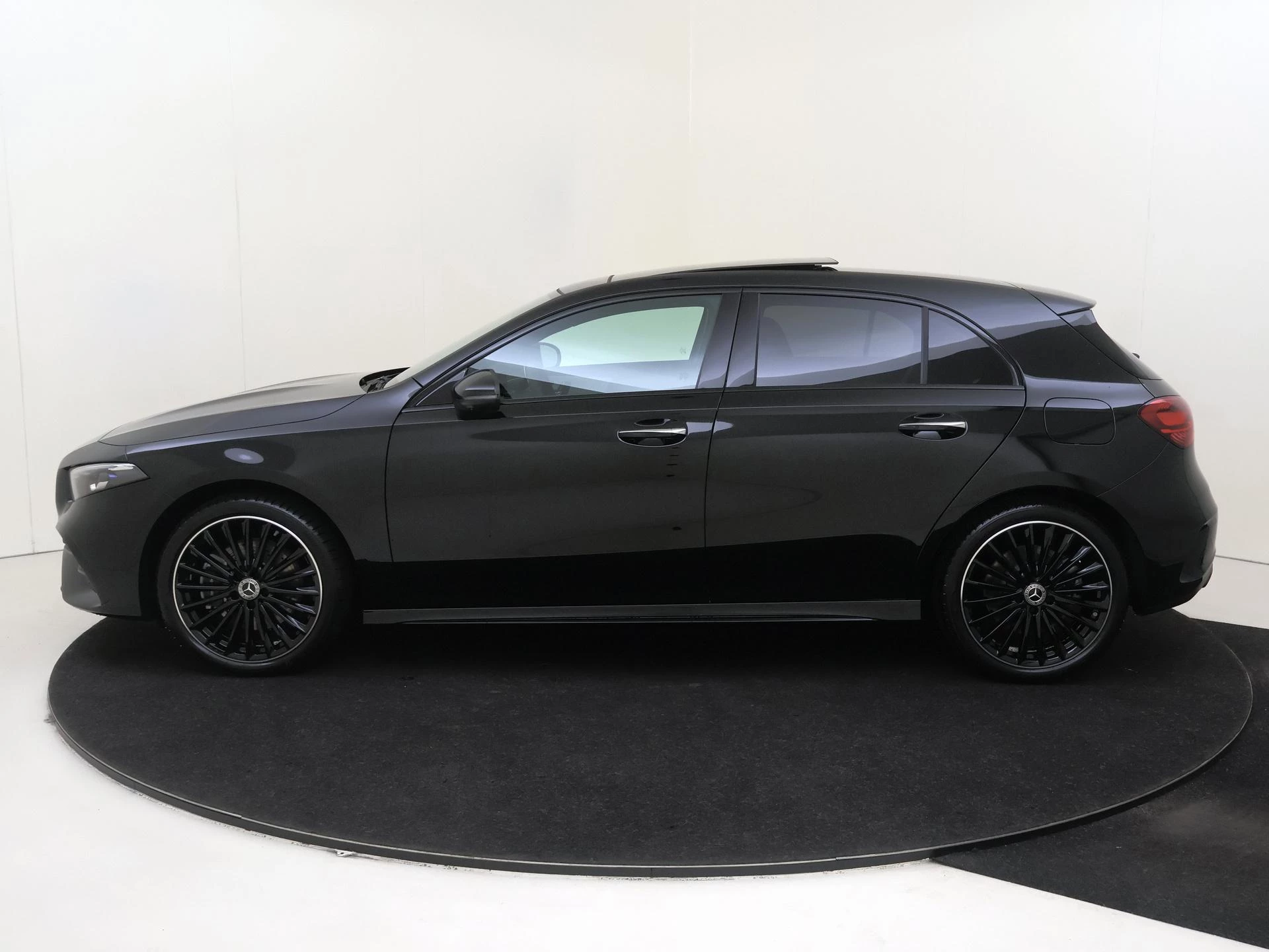Mercedes-Benz-A-Klasse-image-6