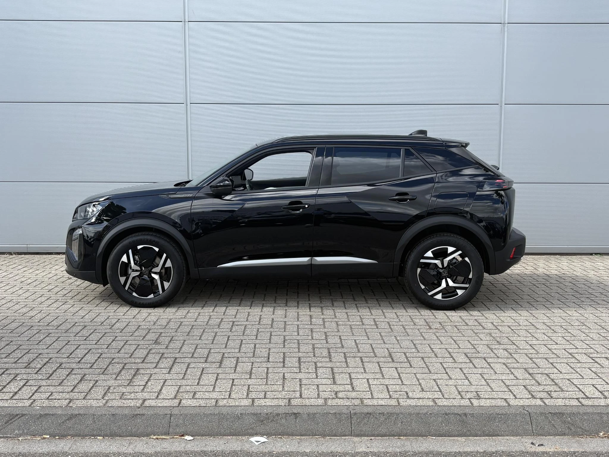 Peugeot-2008-image-2