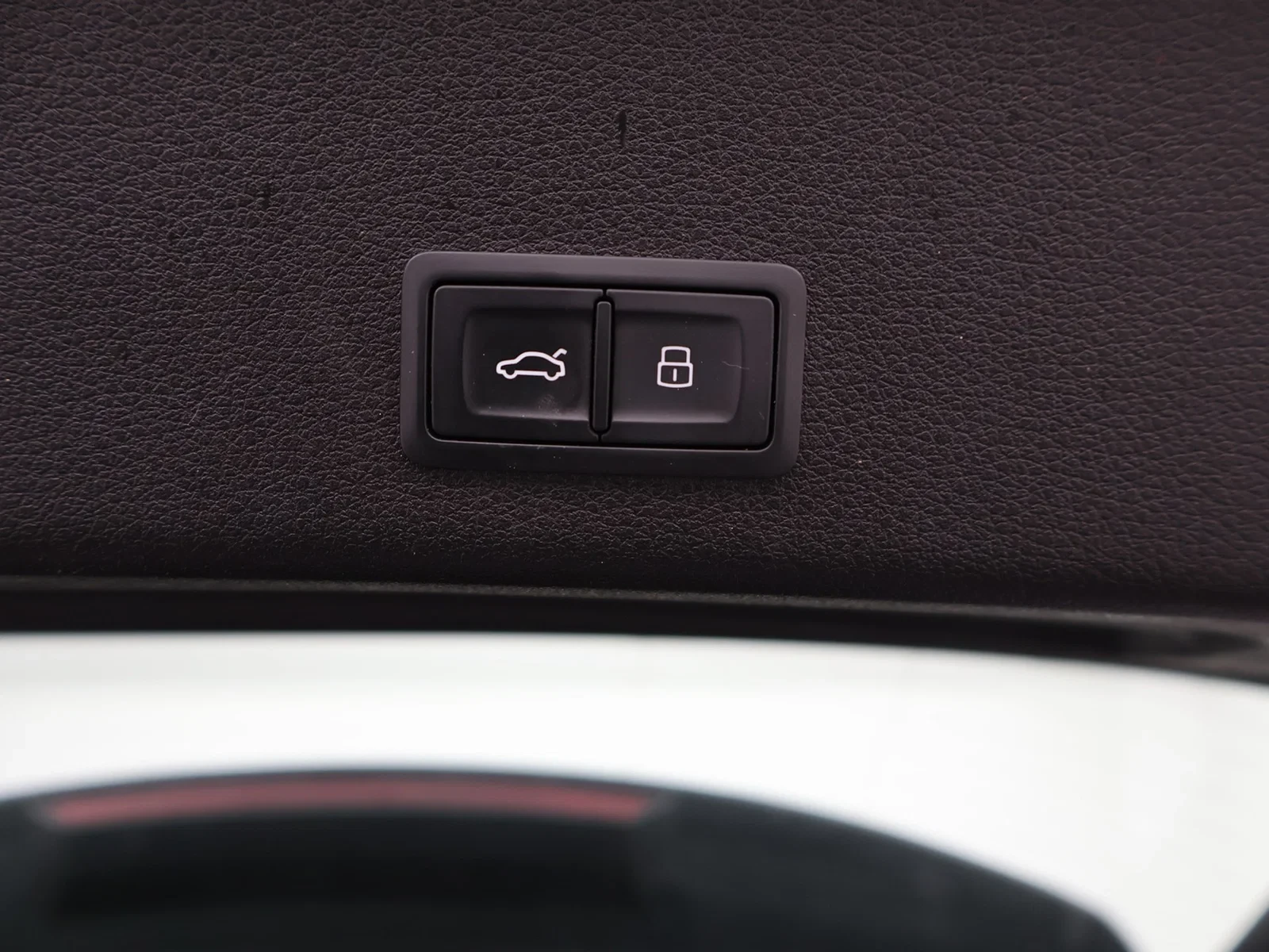 Audi e-tron Audi e-tron 50 QUATTRO 313PK *AUTOMAAT*360° CAMERA*TREKHAAK*LEDER*NAVI*CRUISE*APP*CONNECT*...*