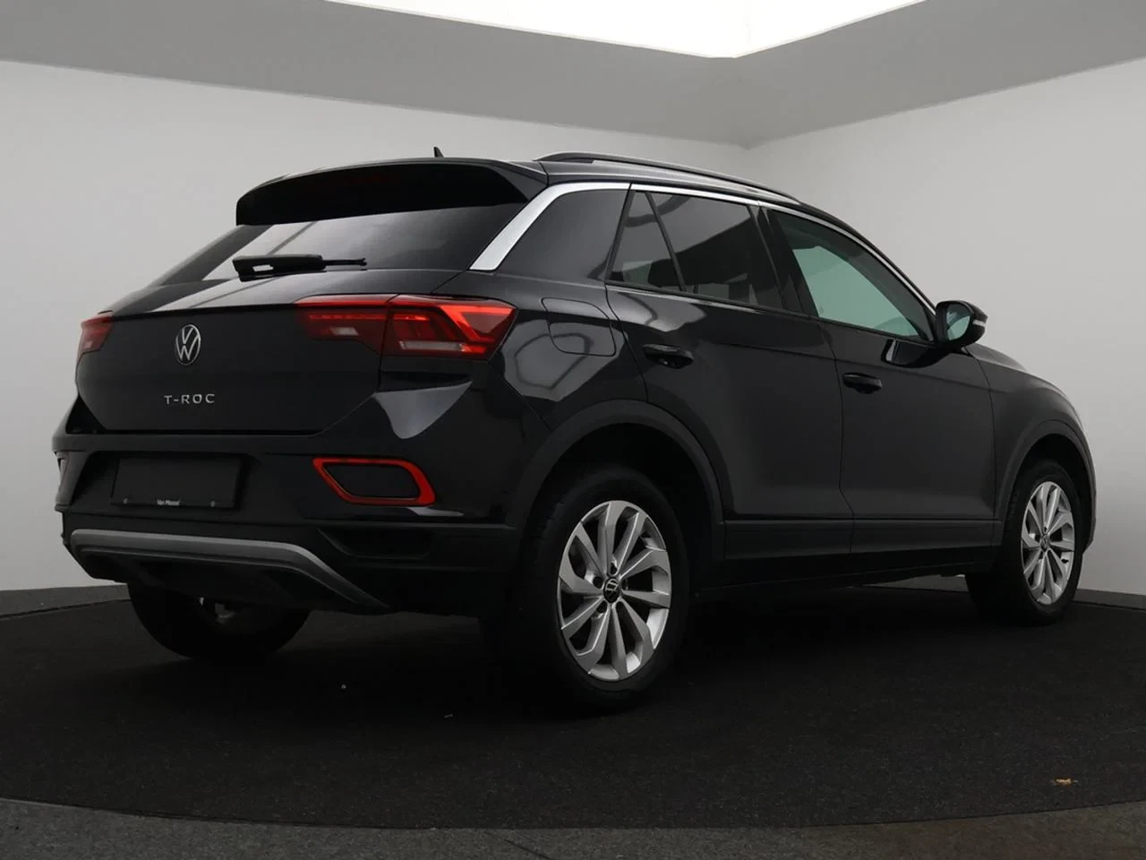 Volkswagen-T-Roc-image-12