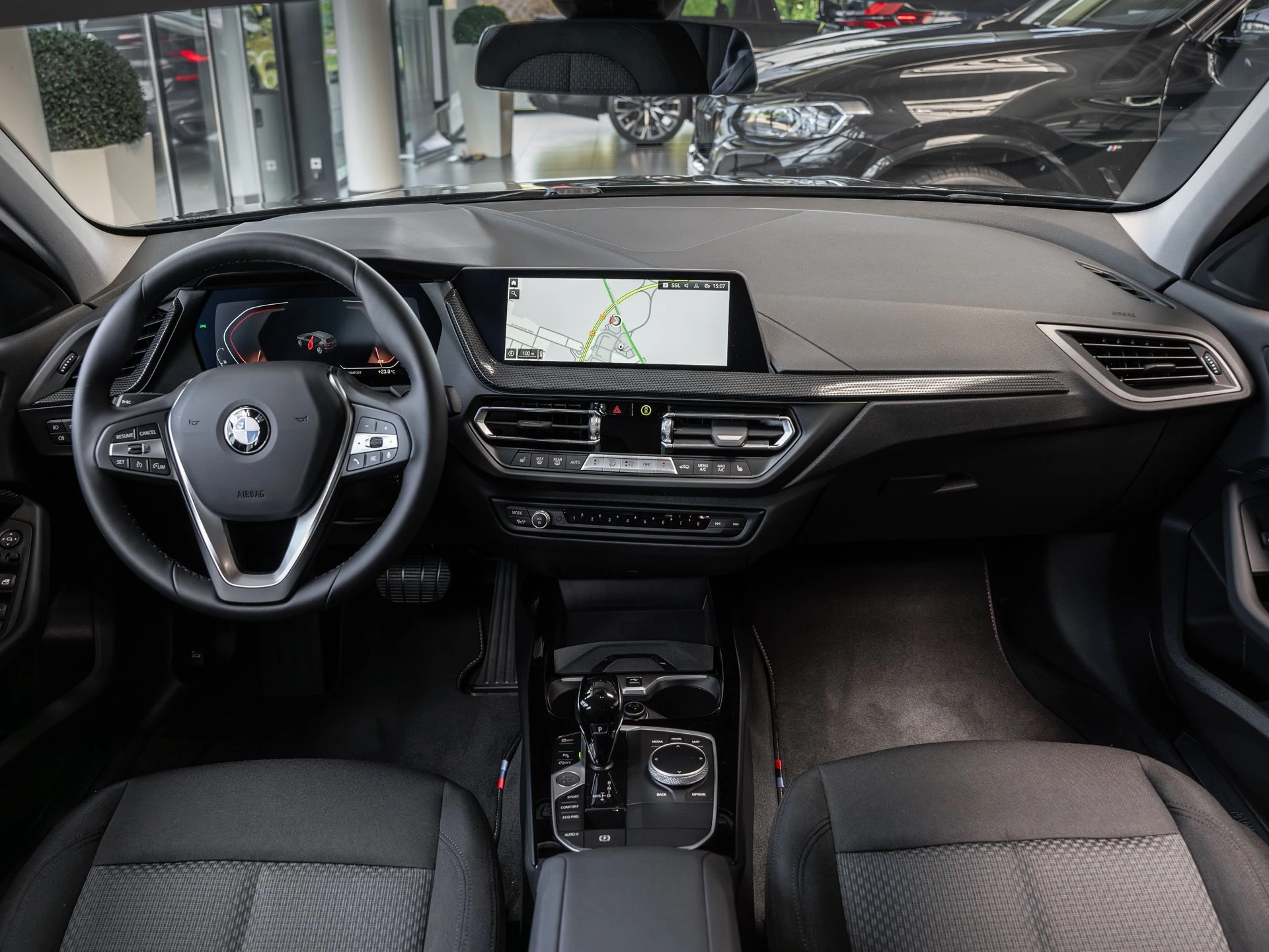 BMW 1er Reihe 118i Aut. Advantage. 17 Zoll. Driving Assist. Adaptiver LED Scheinwerfer