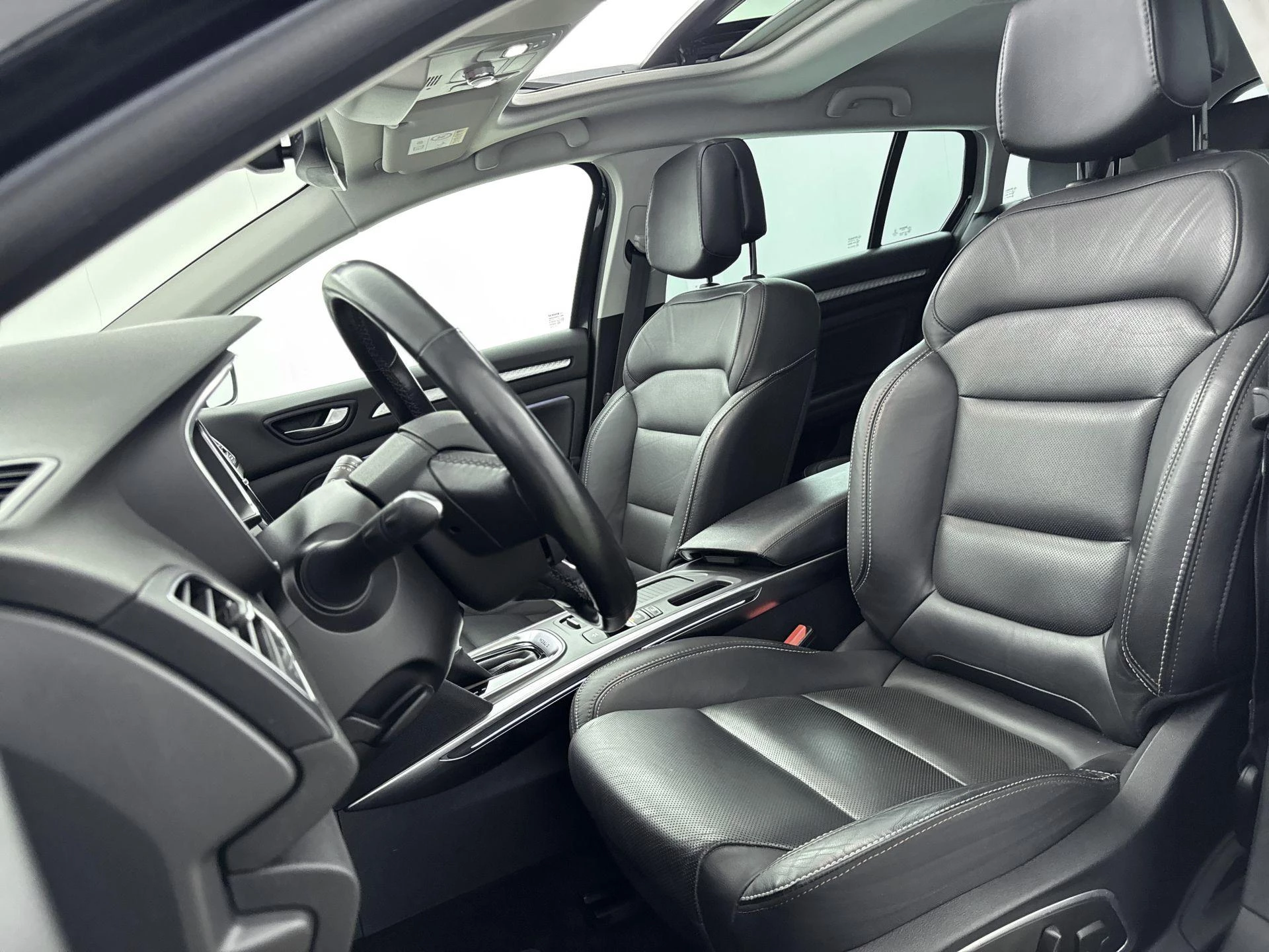 Renault-Megane E-Tech-image-21