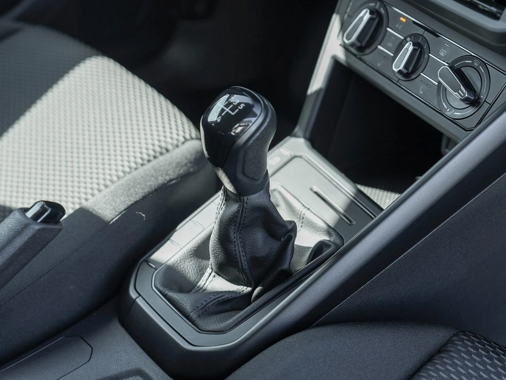 Volkswagen-Polo-image-9