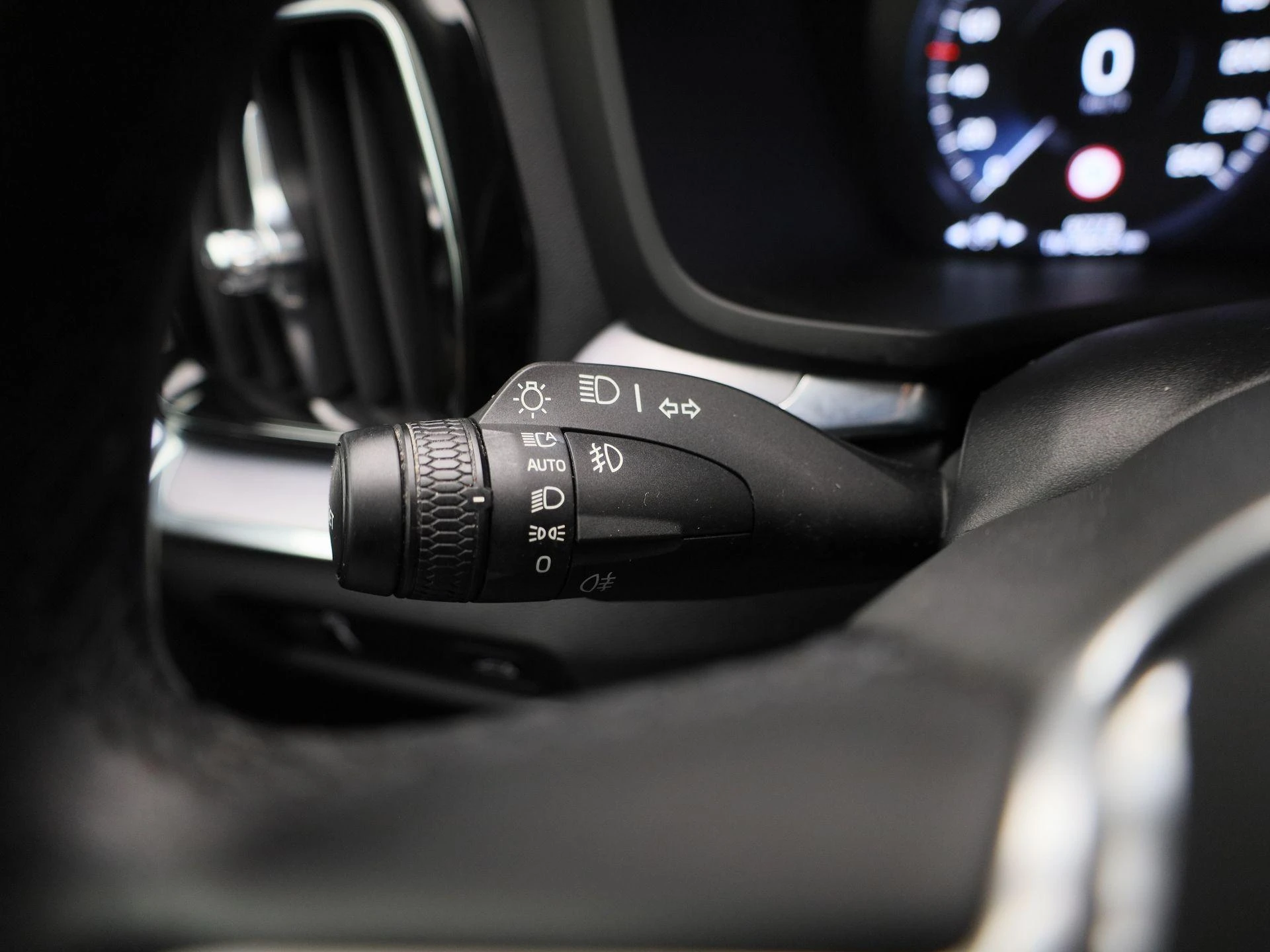 Volvo-V60-image-23