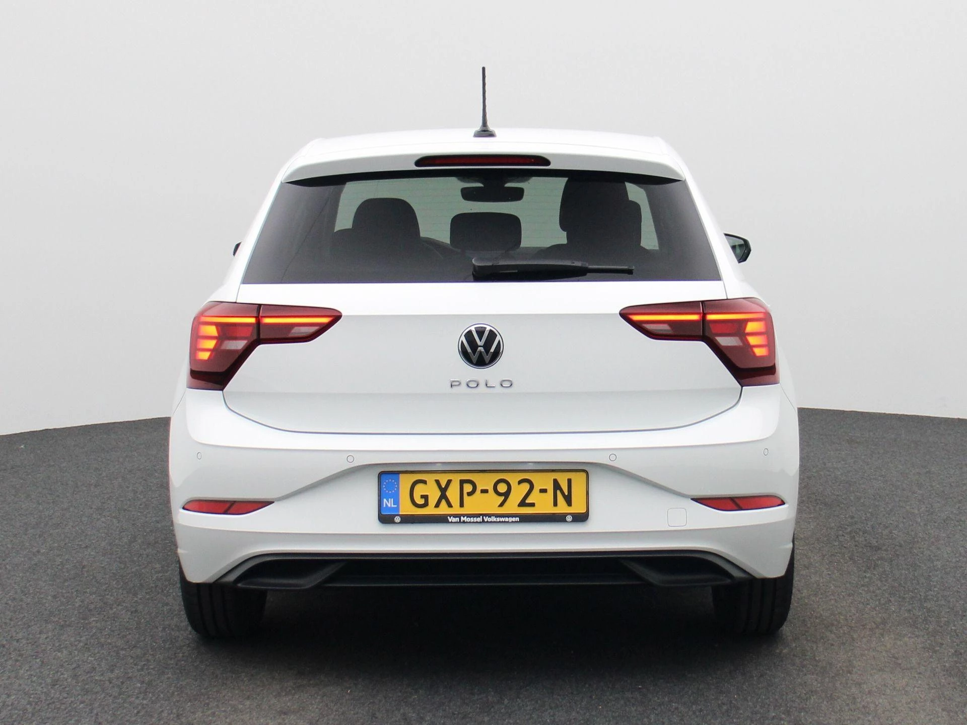 Volkswagen-Polo-image-4