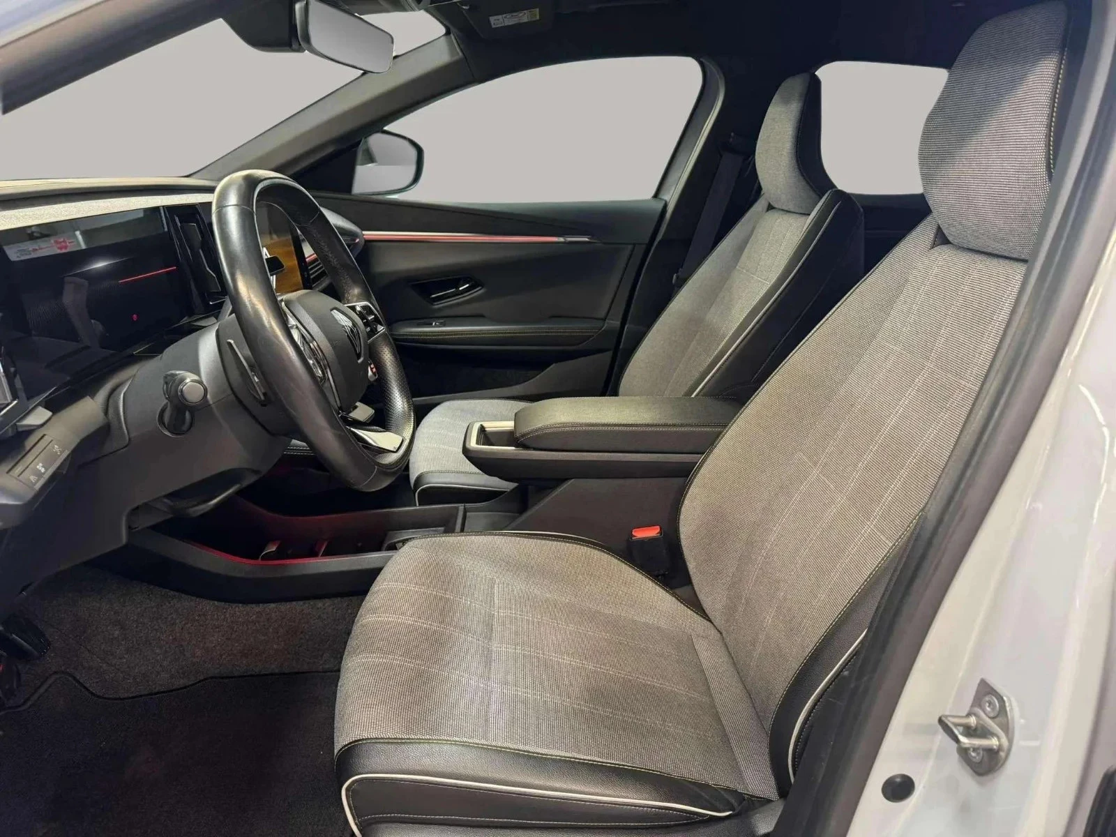 Renault-Megane E-Tech-image-9