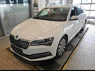 Škoda Superb Combi 2.0 TDI DSG Style AHK, Navi