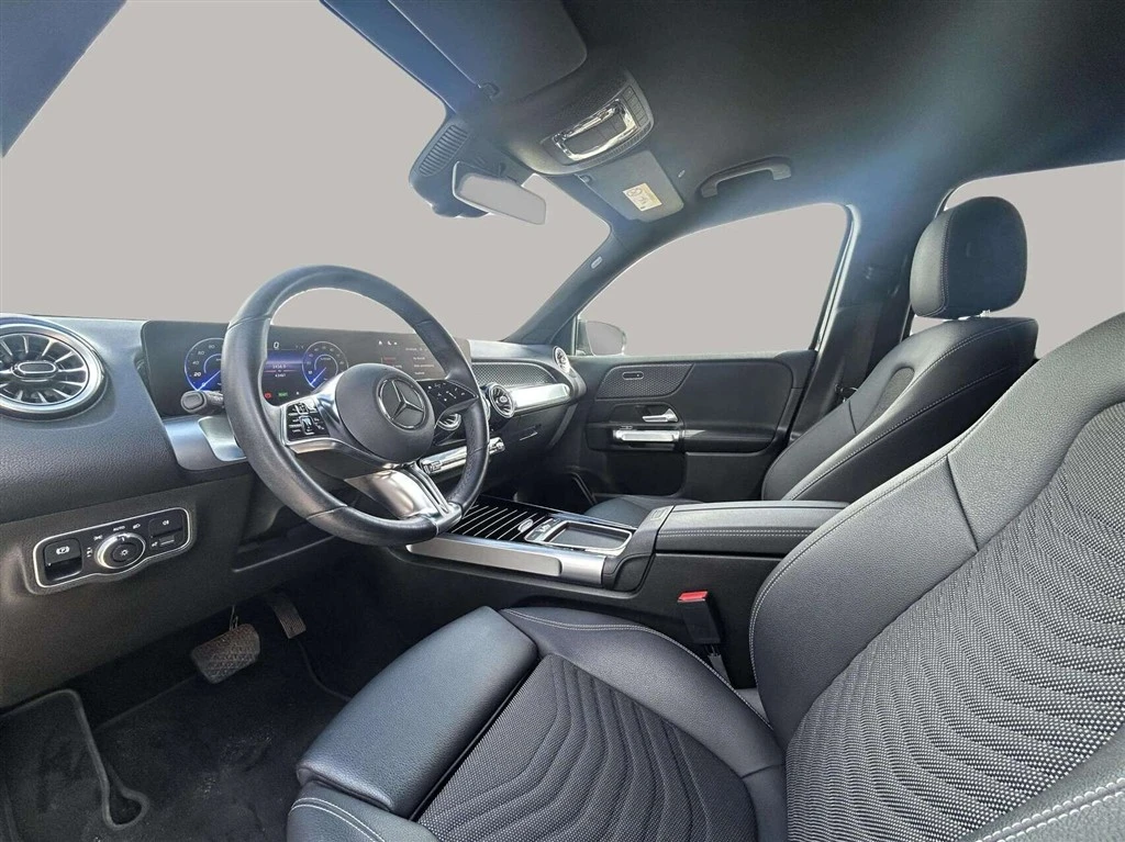 Mercedes-Benz-EQB-image-9