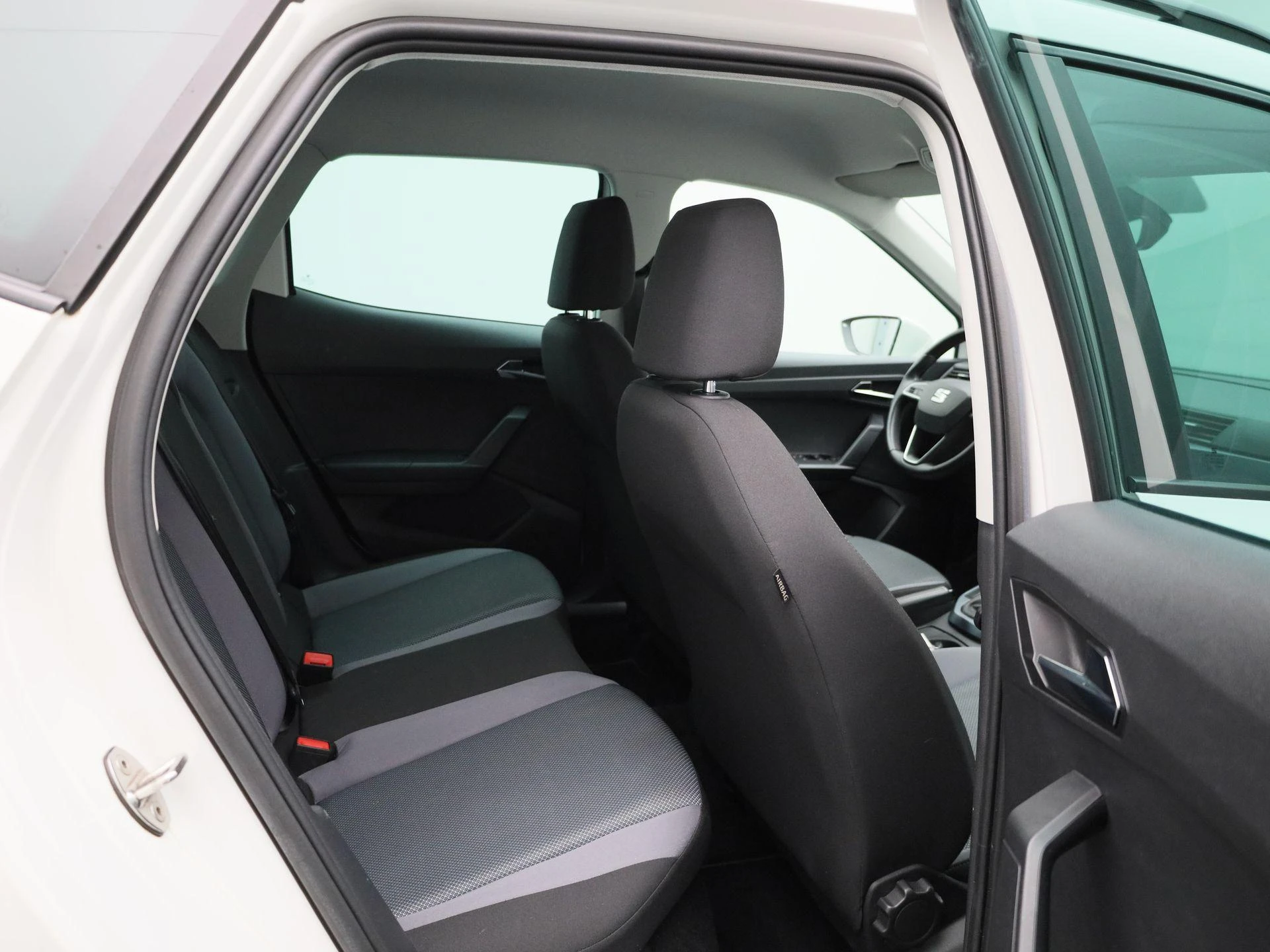 SEAT-Arona-image-32