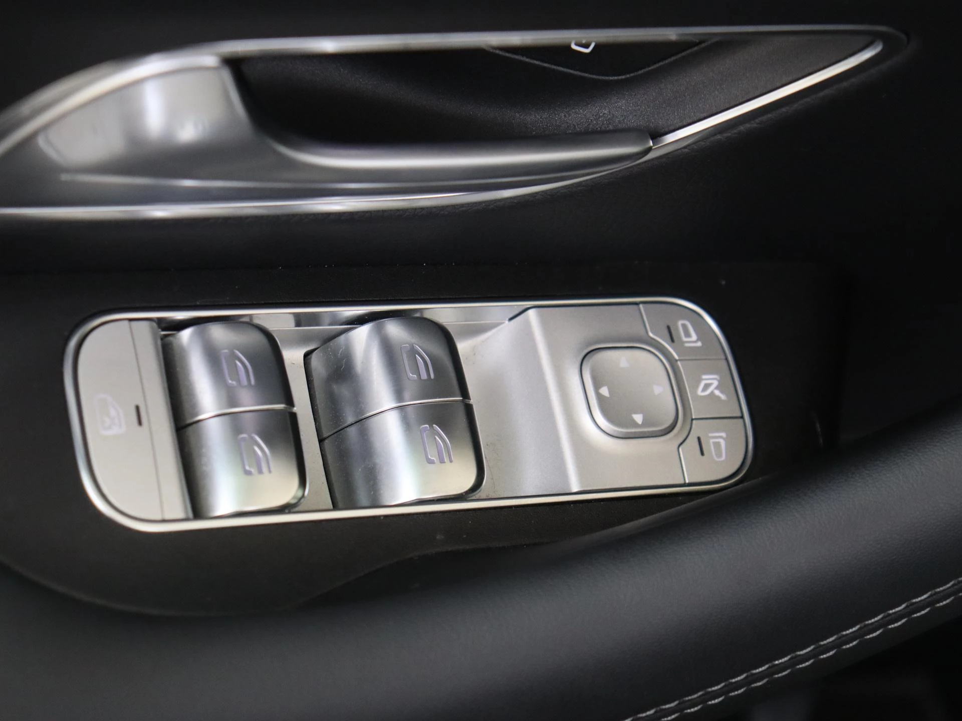 Mercedes-Benz-GLE-image-27