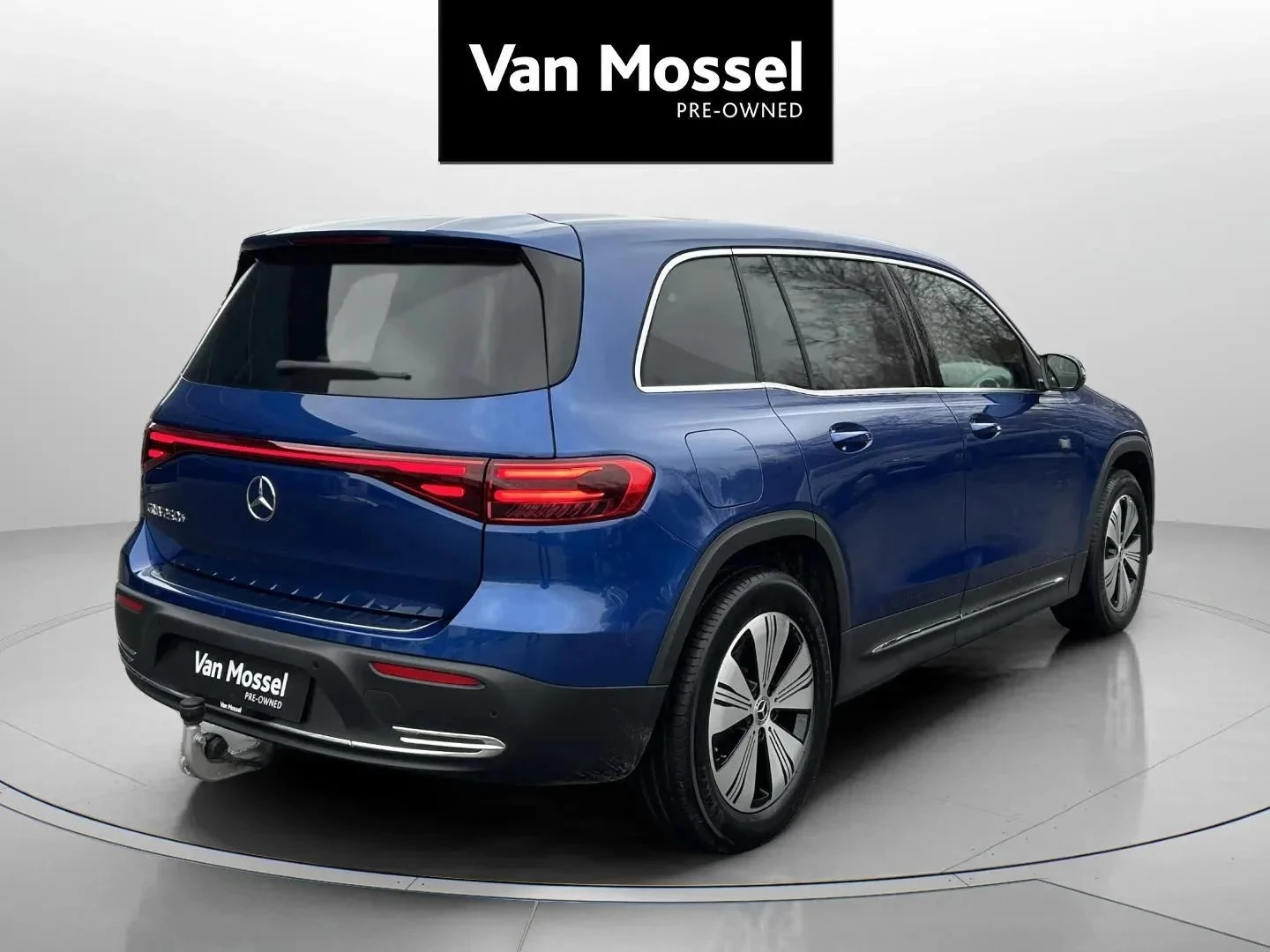 Mercedes-Benz-EQB-image-4