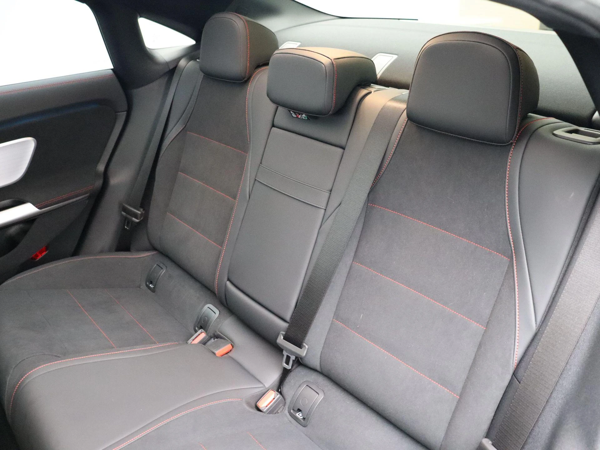 Mercedes-Benz-CLA-image-13