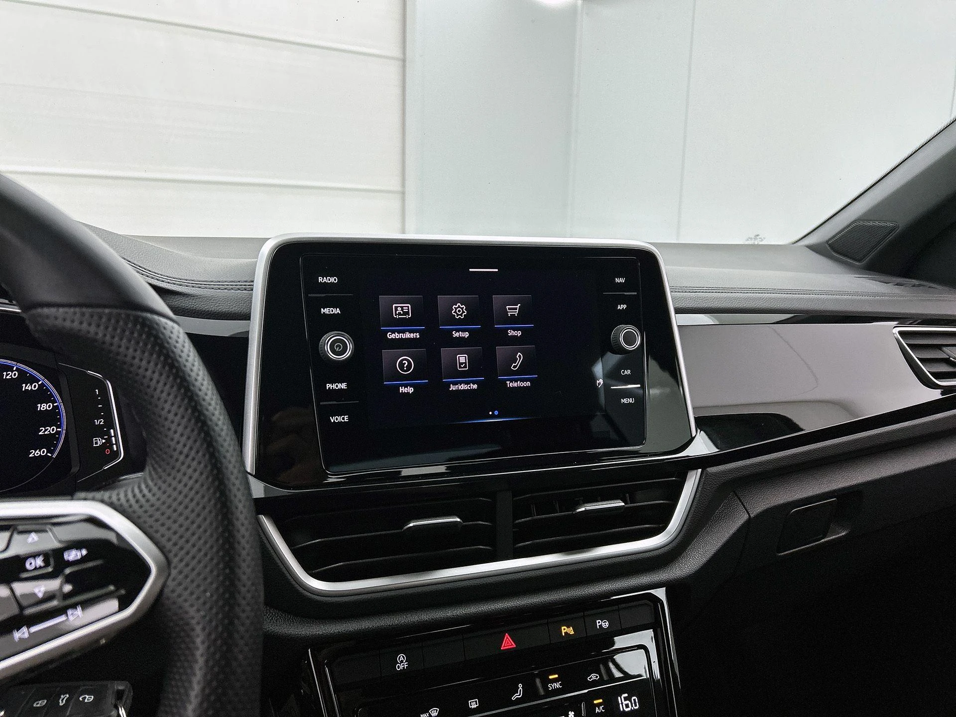 Volkswagen T-Roc 1.0 TSI R-Line | 110 PK |