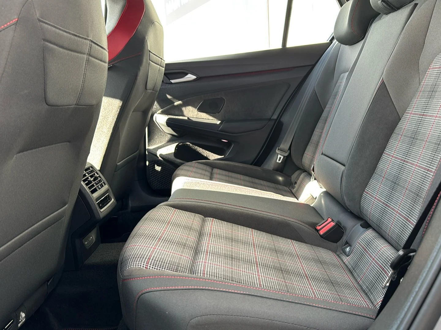 Volkswagen-Golf-image-6