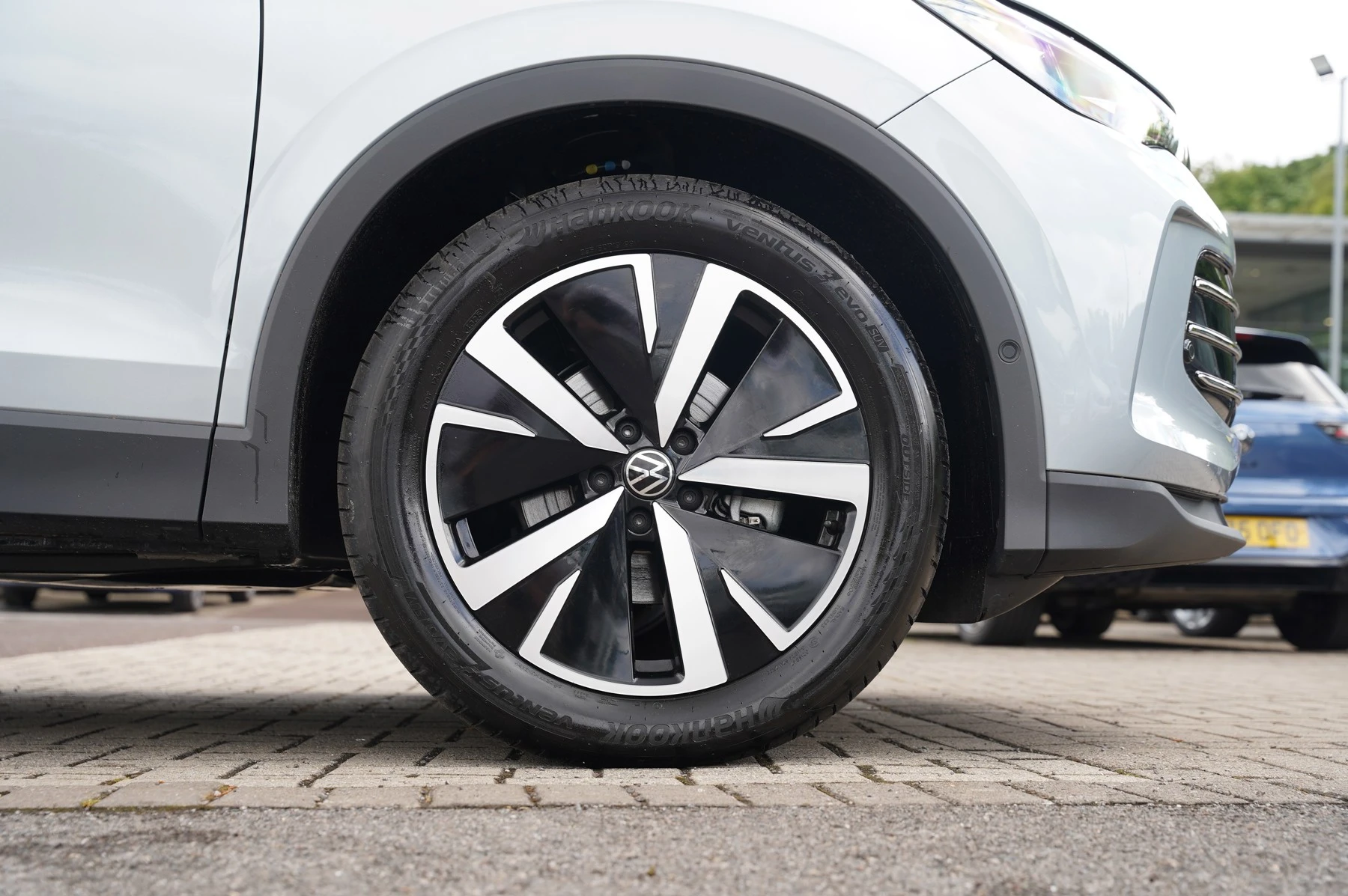Volkswagen-Tiguan-image-18