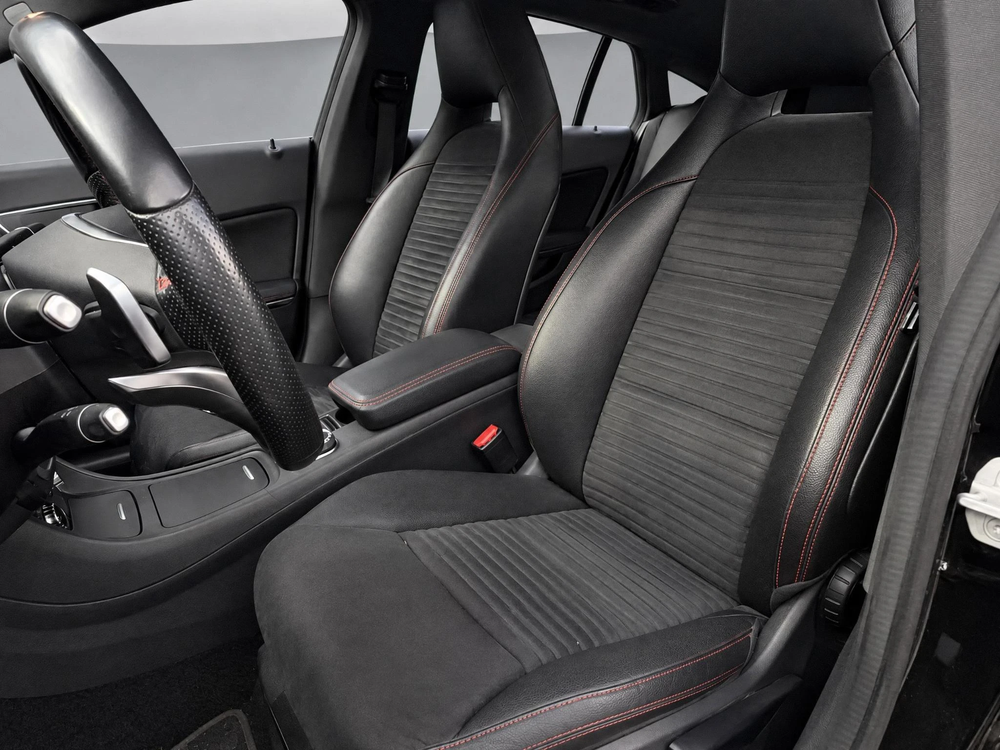 Mercedes-Benz-CLA-image-6