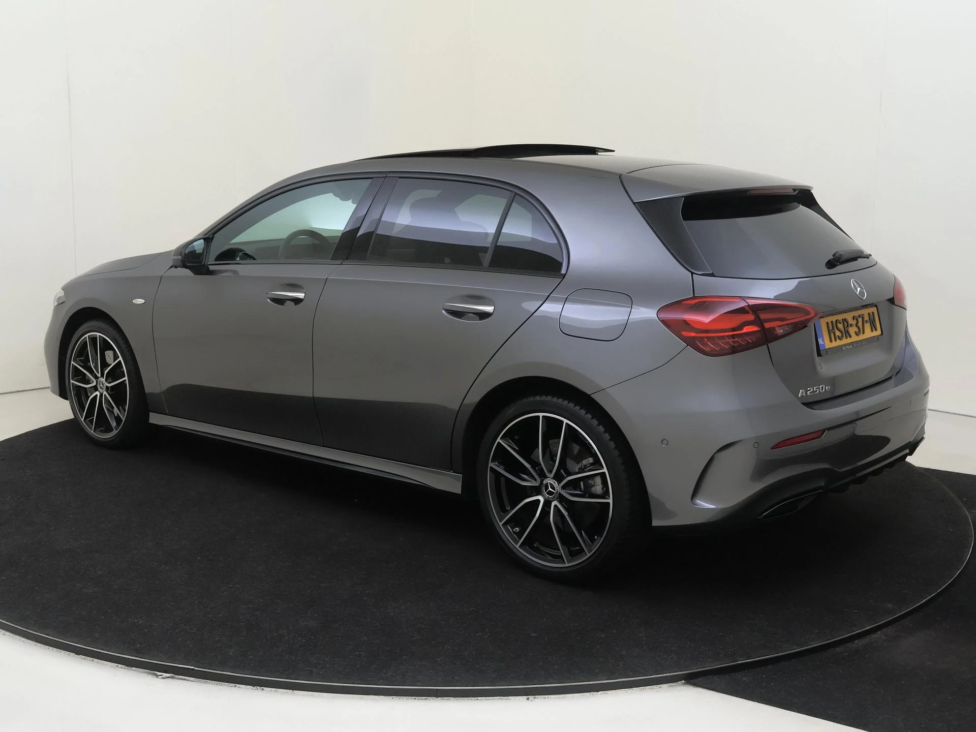 Mercedes-Benz A-Klasse 250 e Business Solution AMG